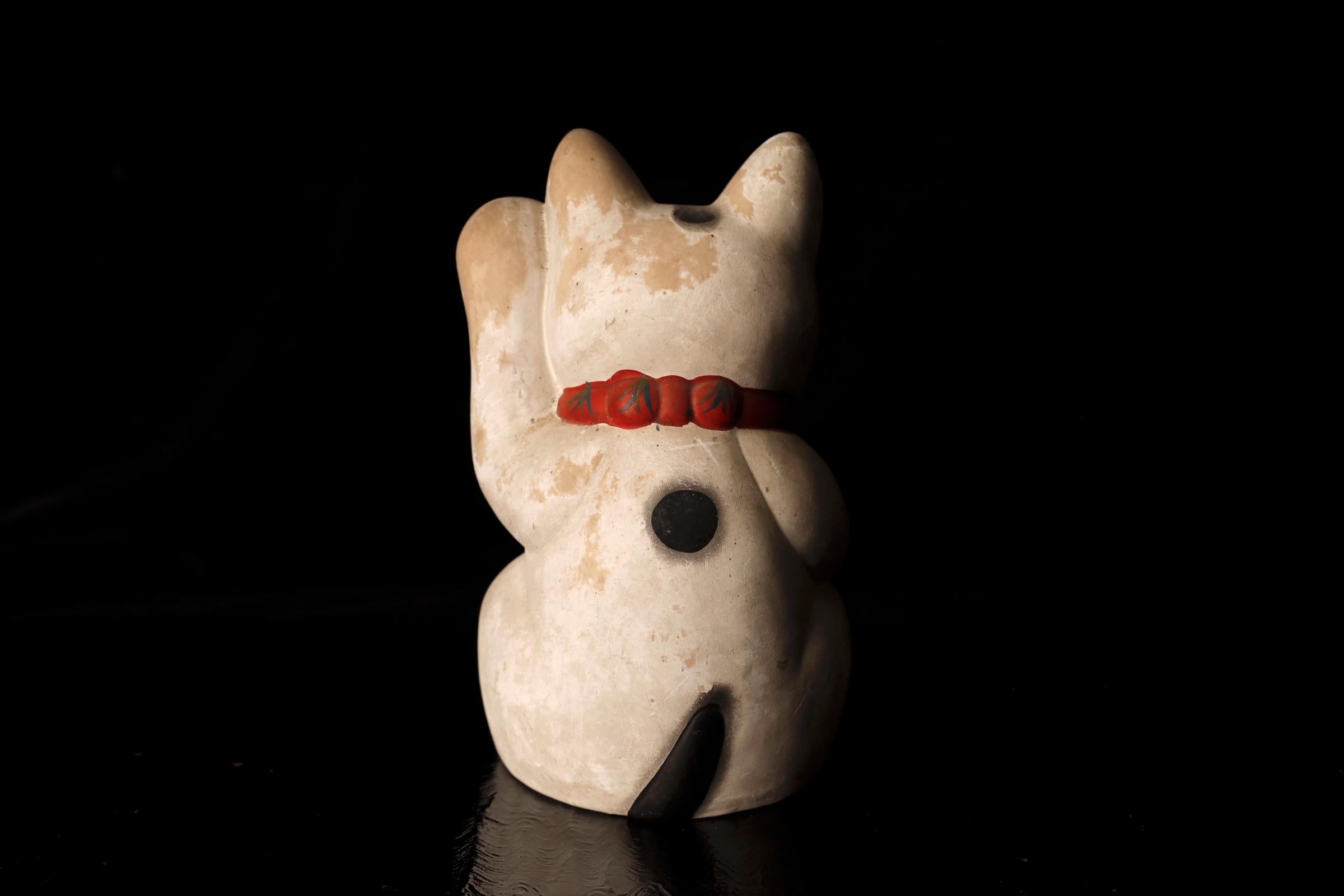 Giapponese  Gatto Maneki neko bianco Oggetto periodo Edo in vendita 1