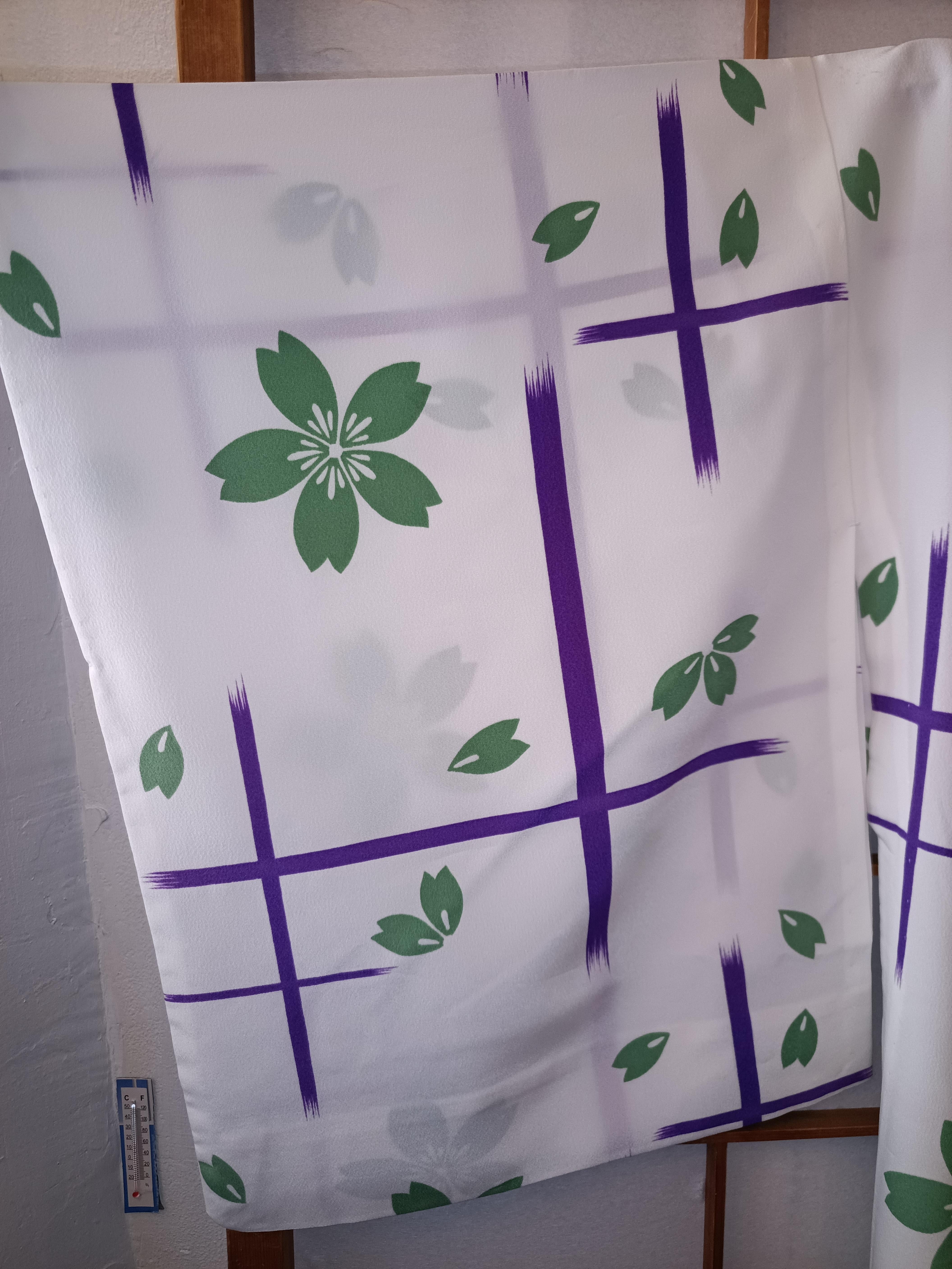 Showa Japanese white yukata with green flower and purple cross pattern For Sale