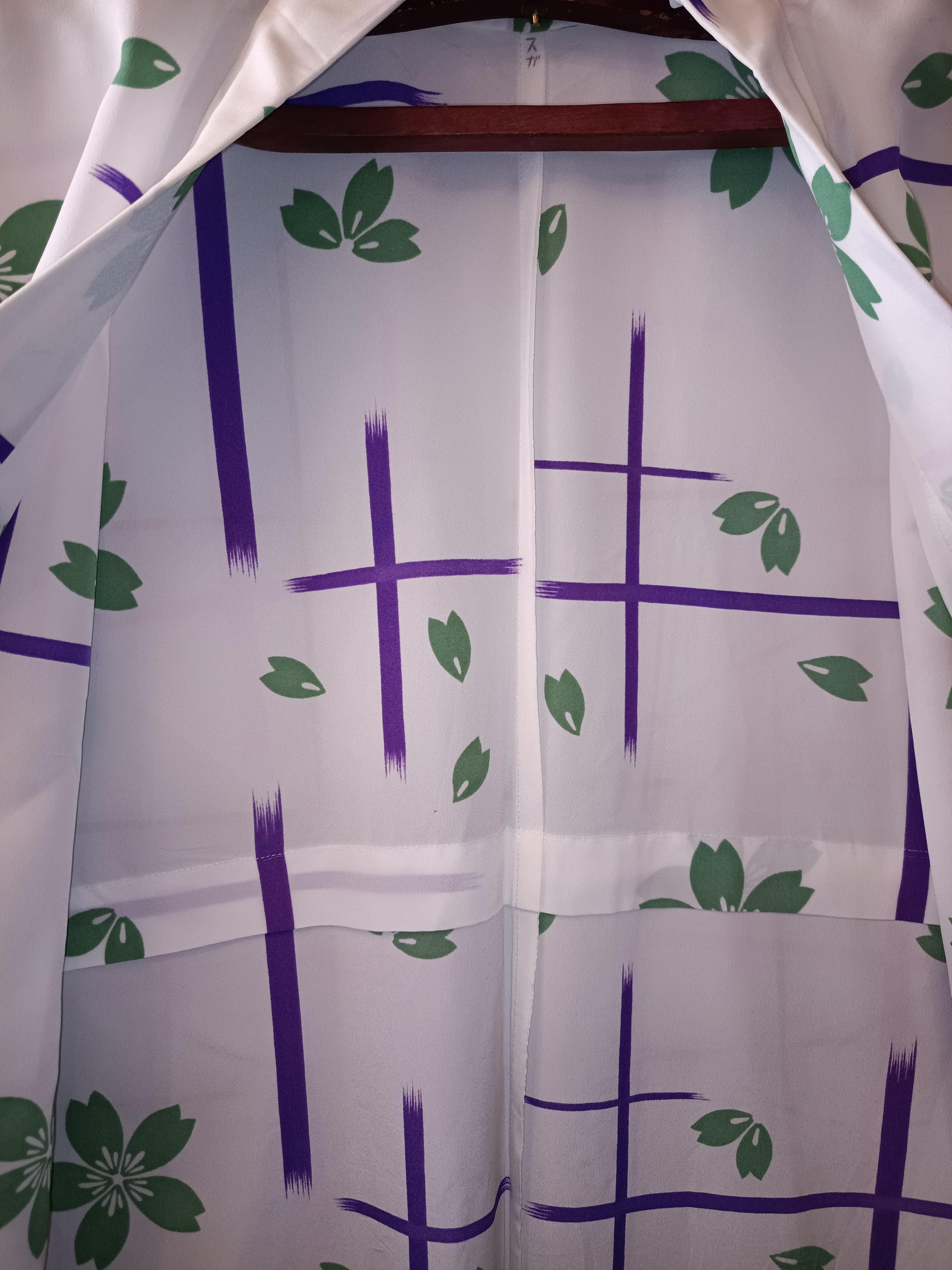 Japanese white yukata with green flower and purple cross pattern In Fair Condition For Sale In Paris, FR