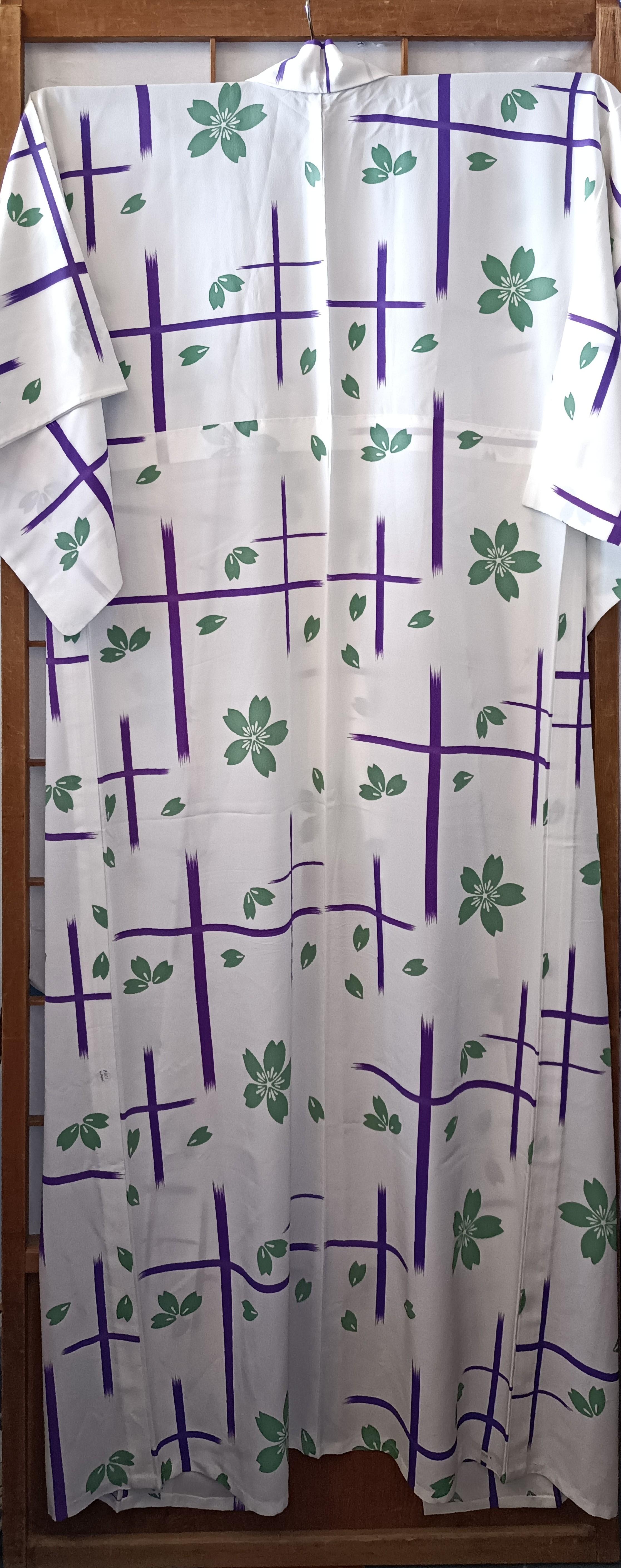 20th Century Japanese white yukata with green flower and purple cross pattern For Sale
