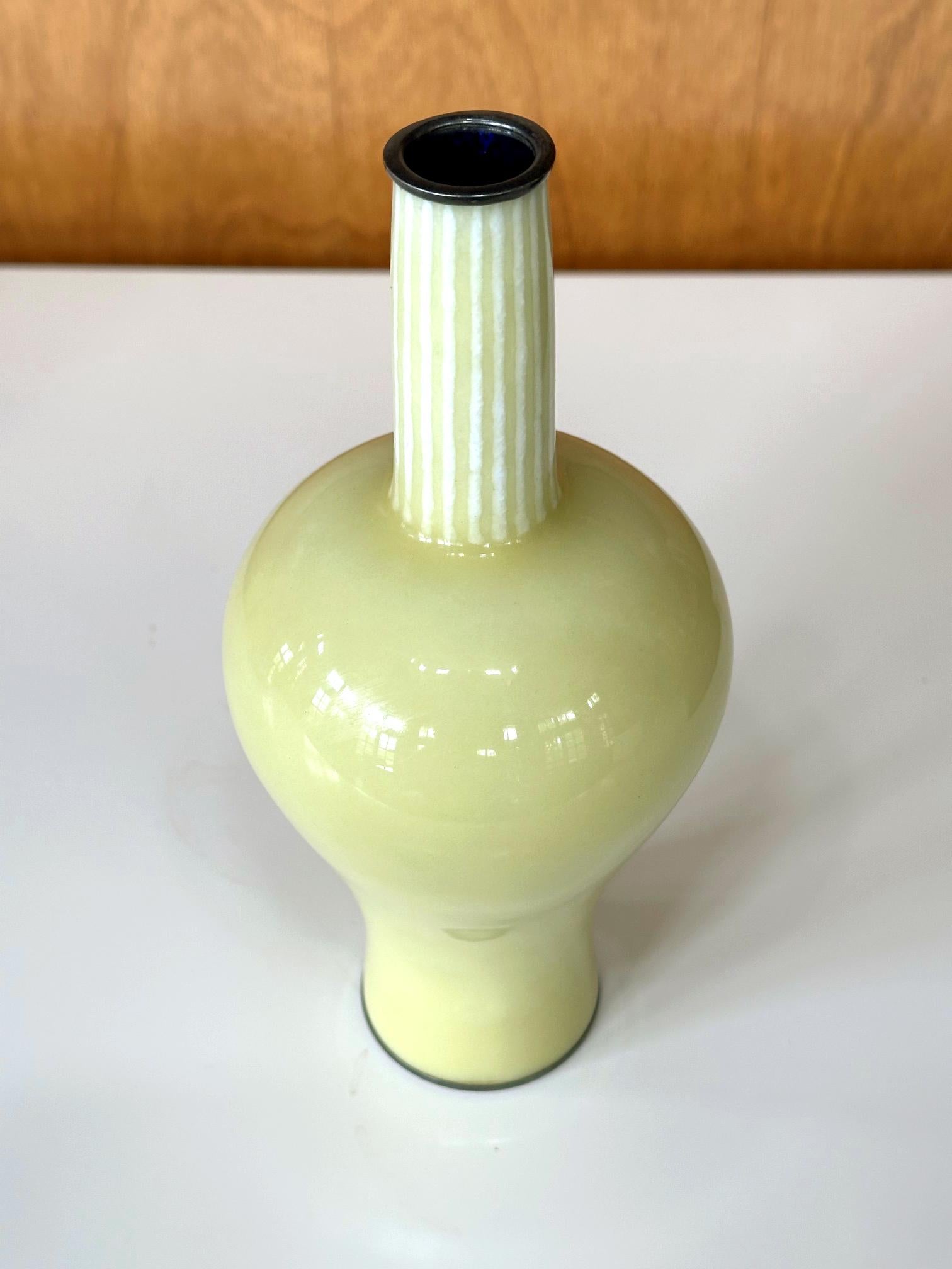 Meiji Japanese Wireless Musen Cloisonne Vase by Ando Jubei  For Sale