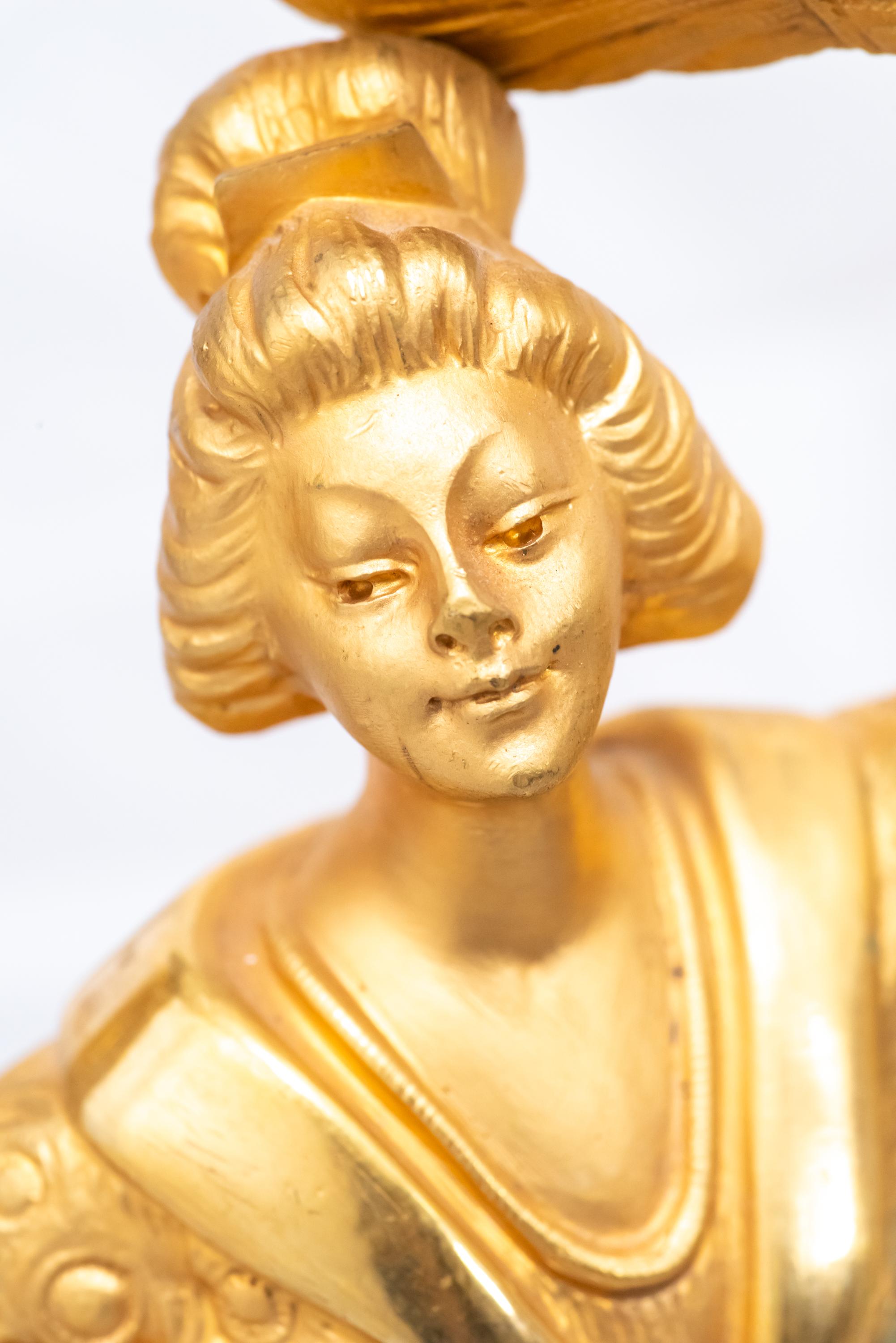 Japanische Frau Feuervergoldete Bronzeuhr um 1800 im Angebot 4