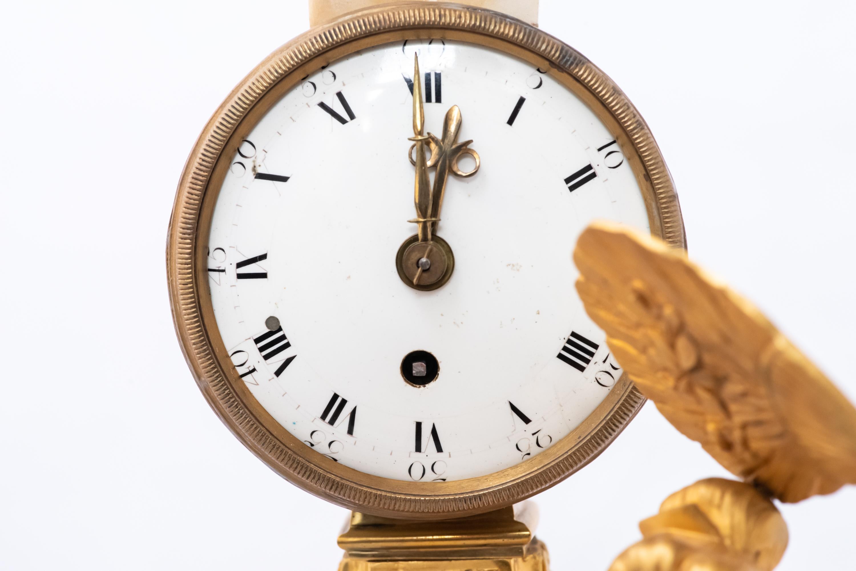 Horloge japonaise en bronze doré au feu, c. 1800 Bon état - En vente à 263-0031, JP