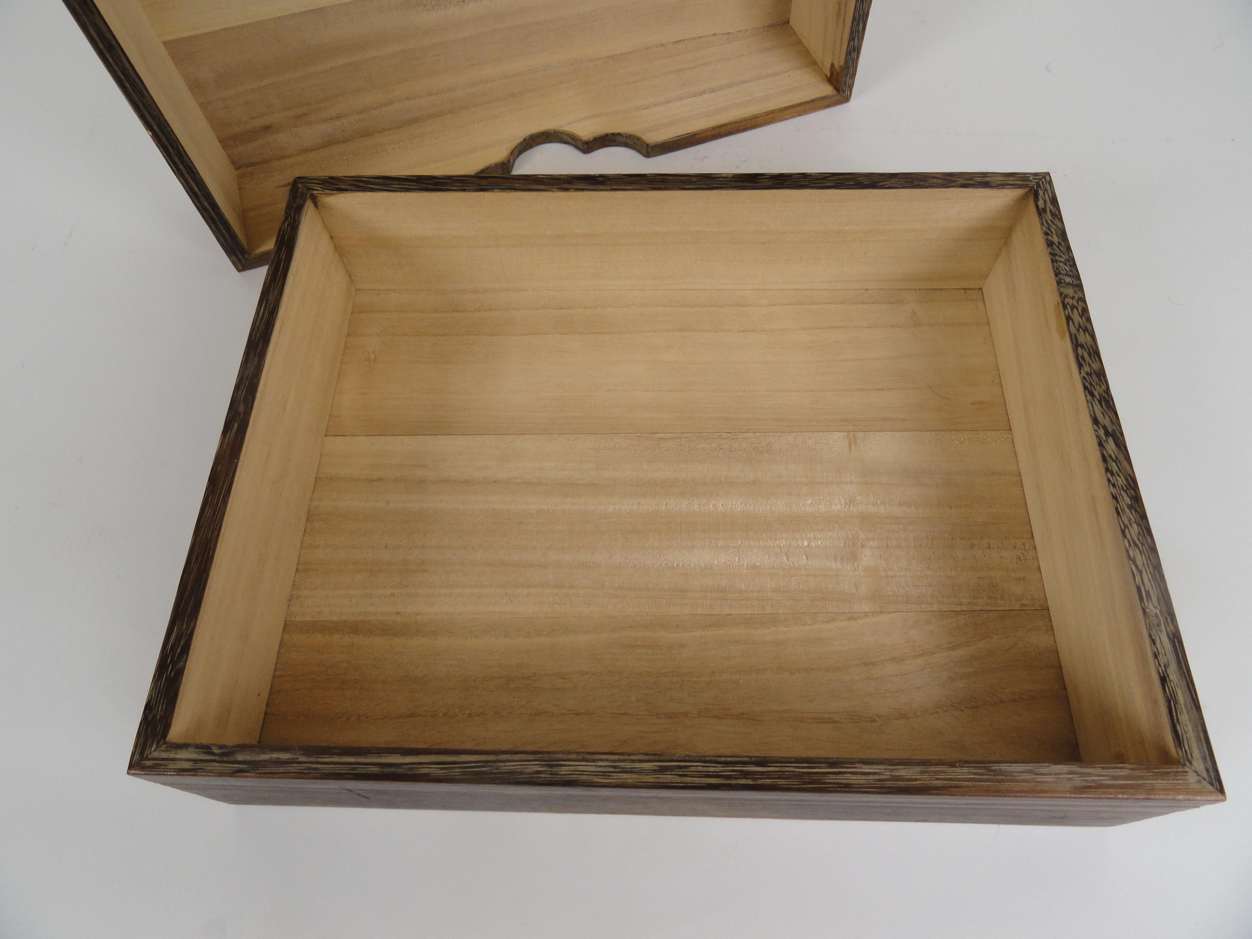 Japanese Wood Box In Excellent Condition For Sale In West Palm Beach, FL