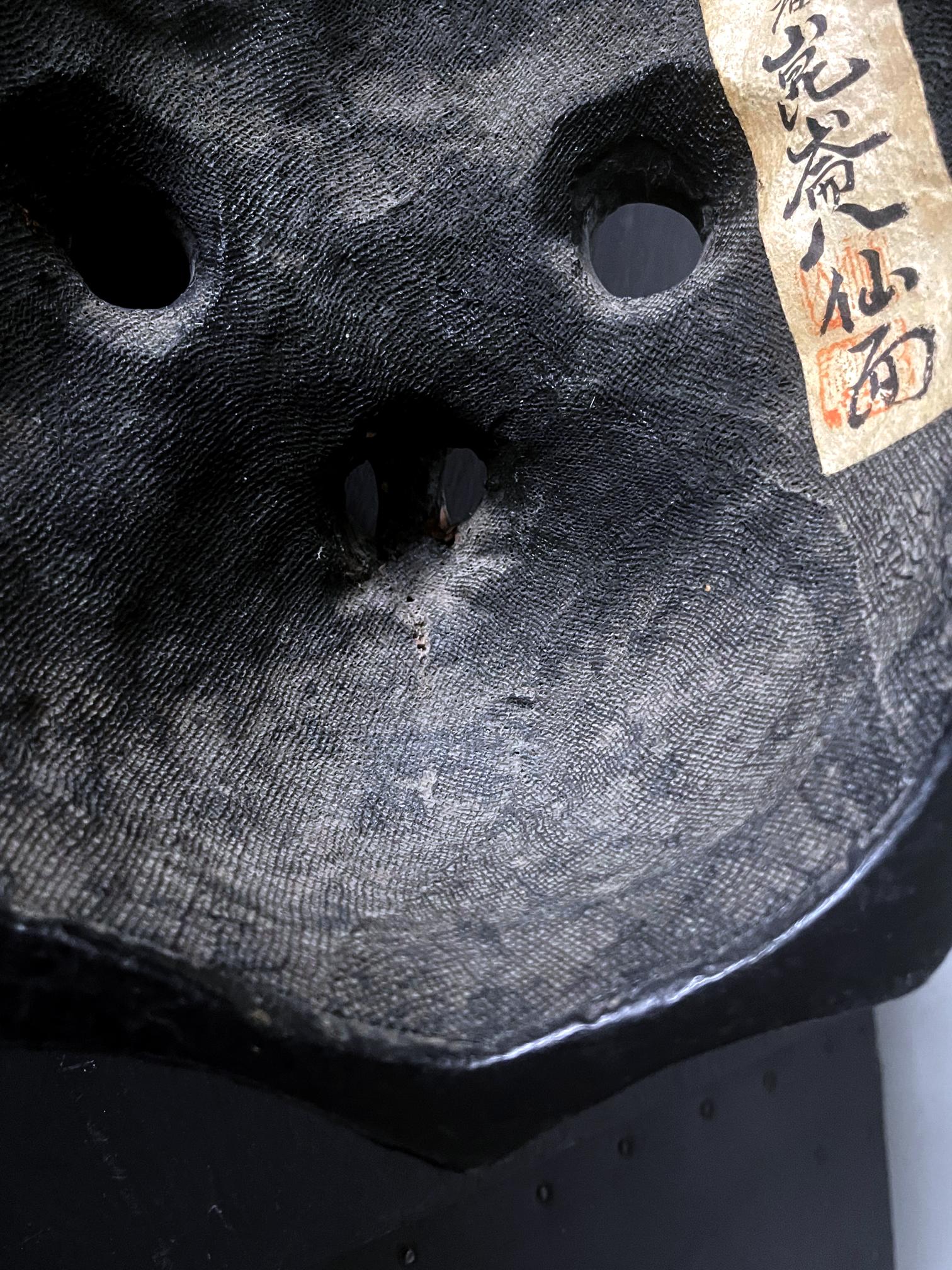 Japanische japanische Bugaku-Maske aus Holz aus der Korobase-Edo-Periode im Angebot 12
