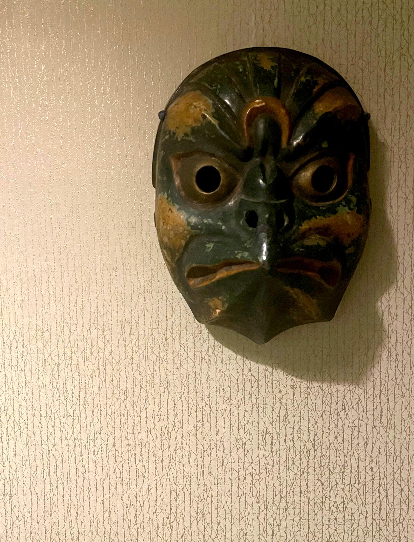 Japanische japanische Bugaku-Maske aus Holz aus der Korobase-Edo-Periode im Angebot 13