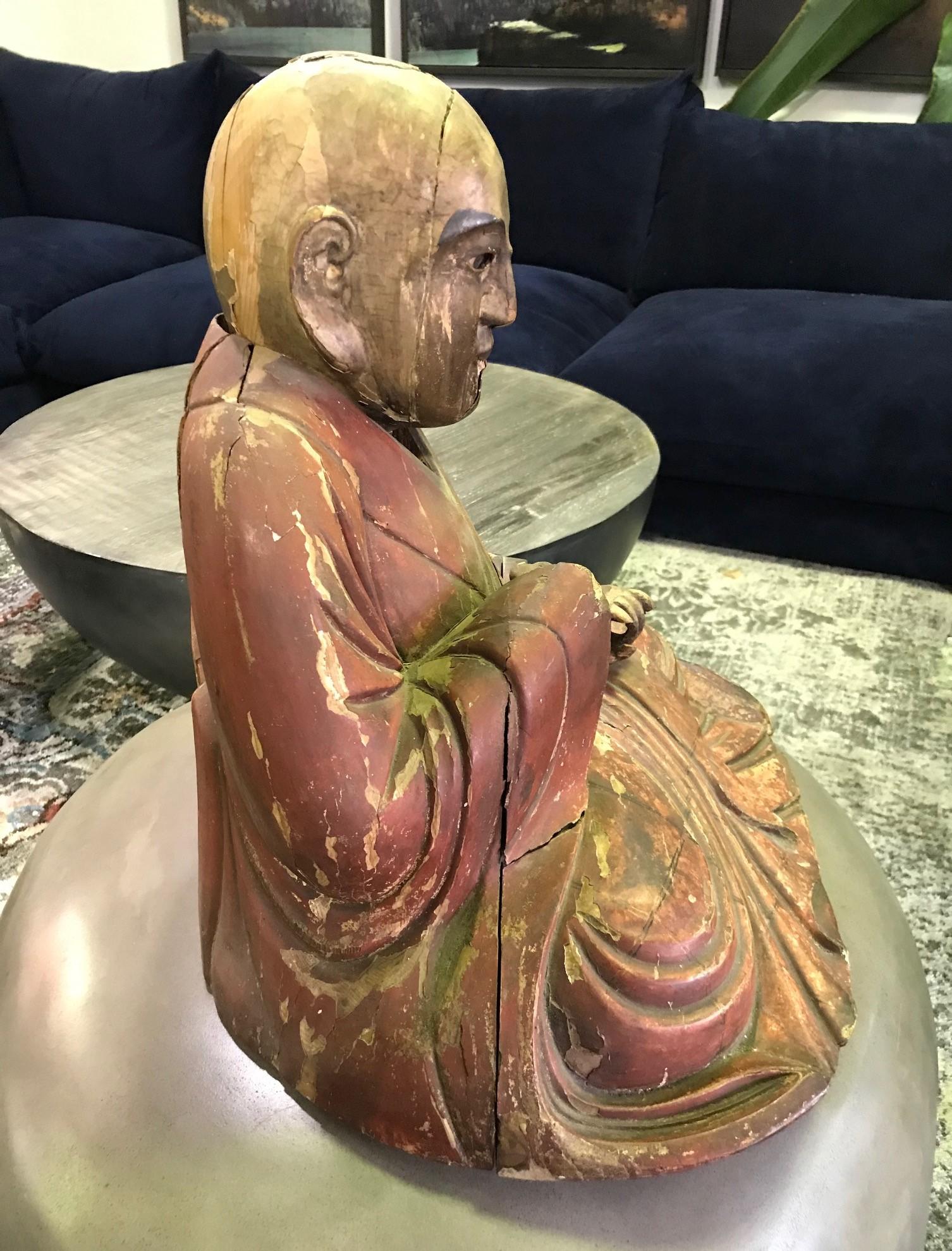 XVIIIe siècle et antérieur Sculpture japonaise polychrome en bois sculpté d'un moine de temple assis, période Edo en vente