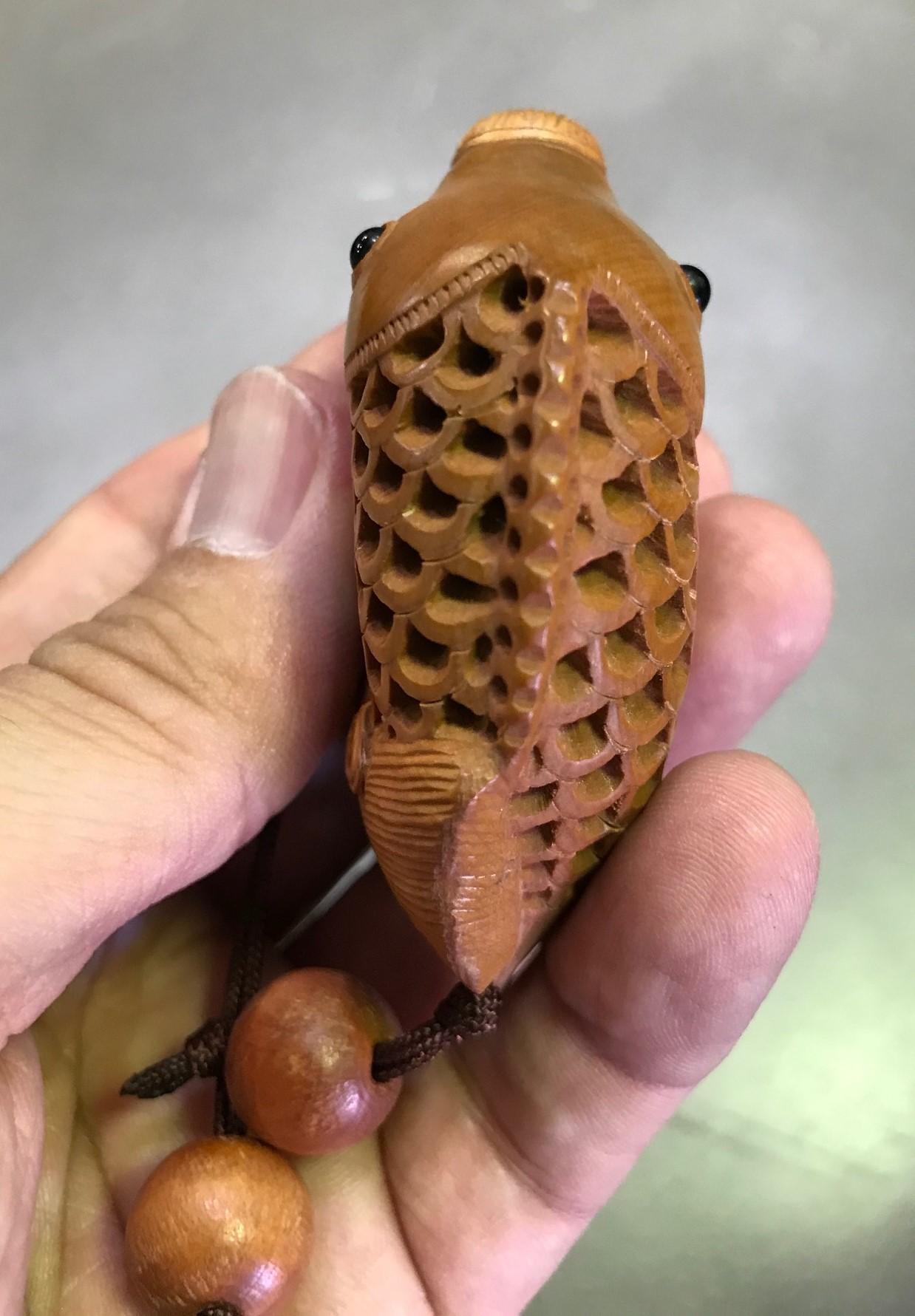 Japanese Wood Carving Koi Double Fish Netsuke or Medicine Box with Black Eyes In Good Condition In Studio City, CA