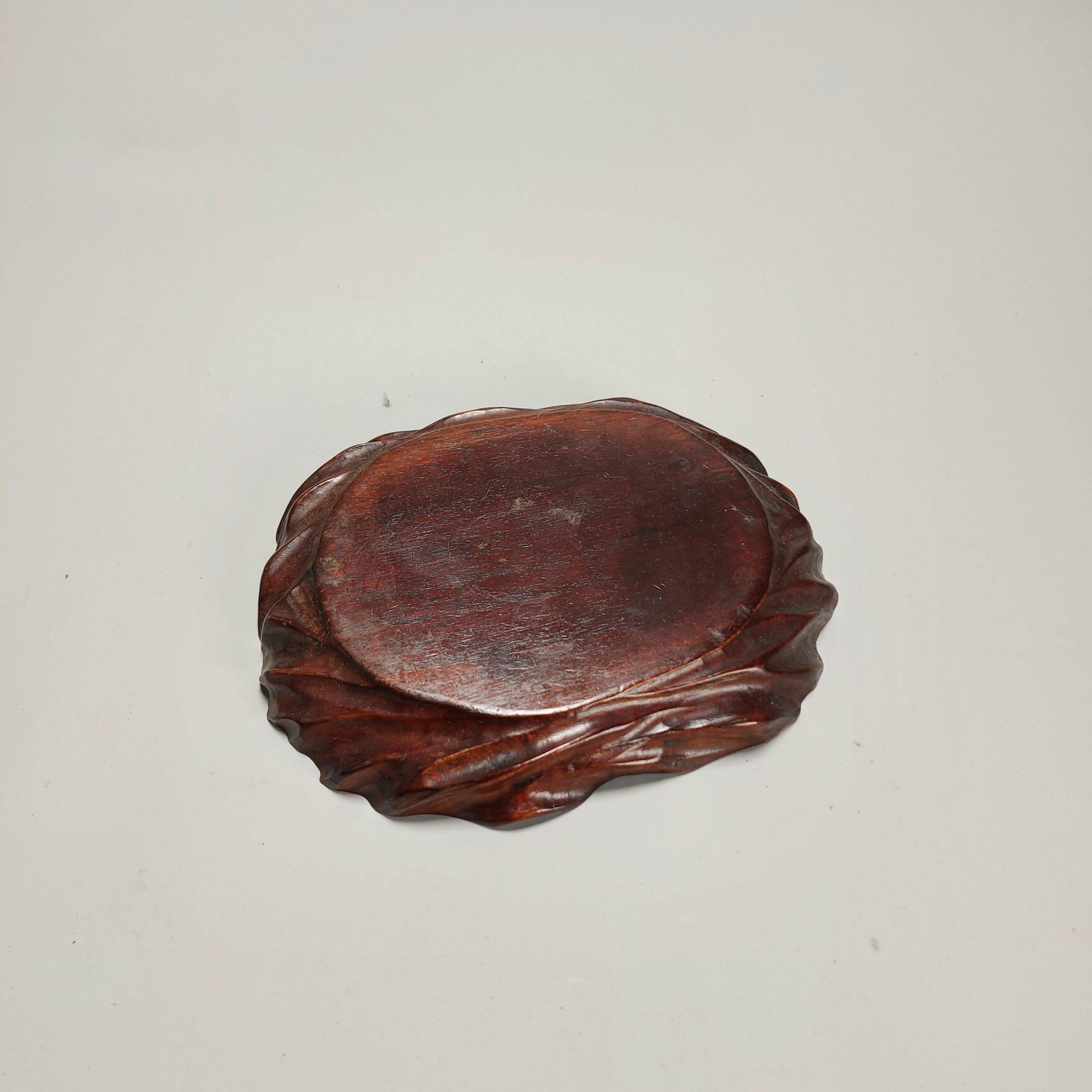 Cinese Supporto in Wood Wood giapponese per porcellana antica cinese o giapponese, XIX secolo in vendita