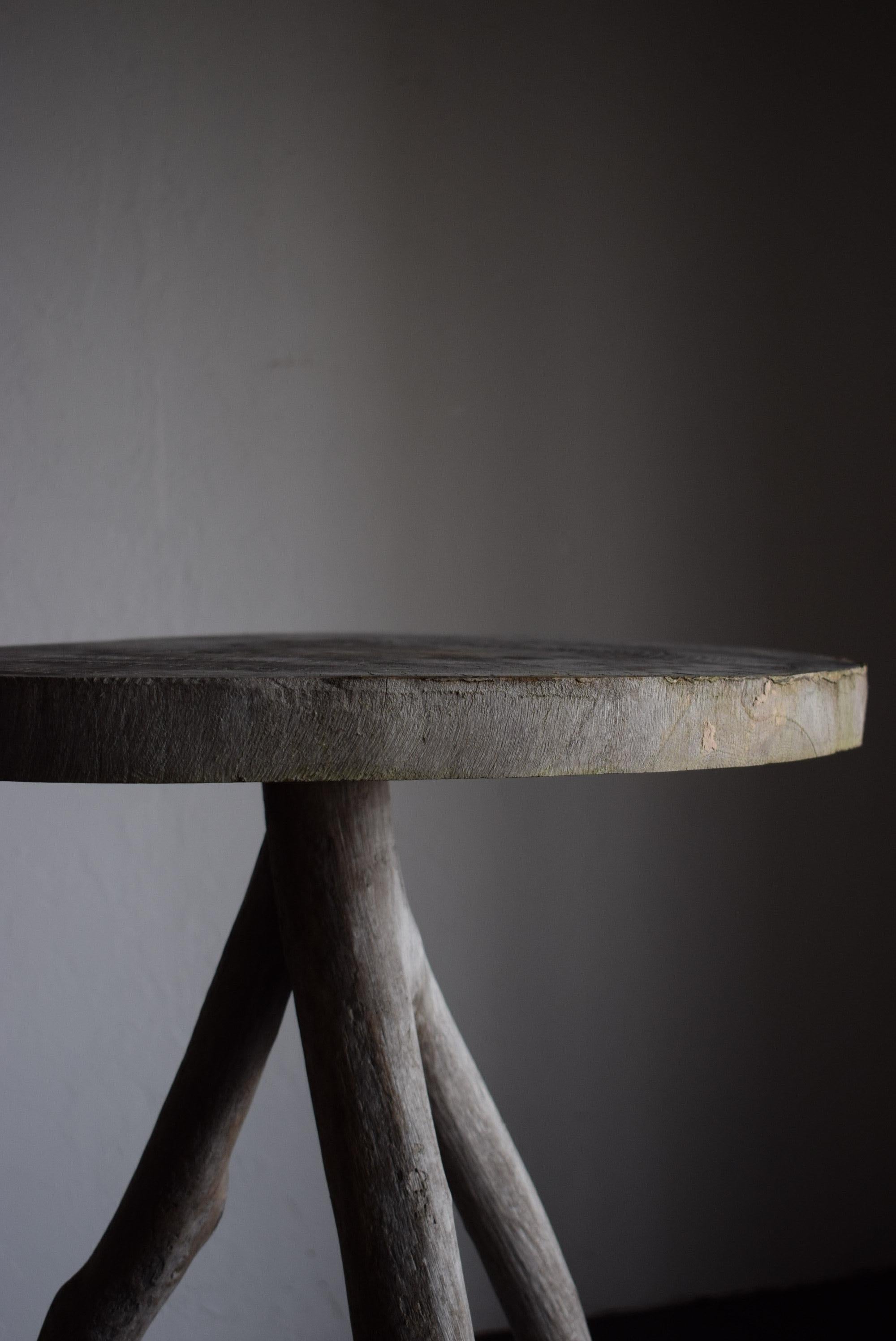 Japanischer Holztisch / Wabi-Sabi Tisch / Primitiver Tisch / Messestand 9
