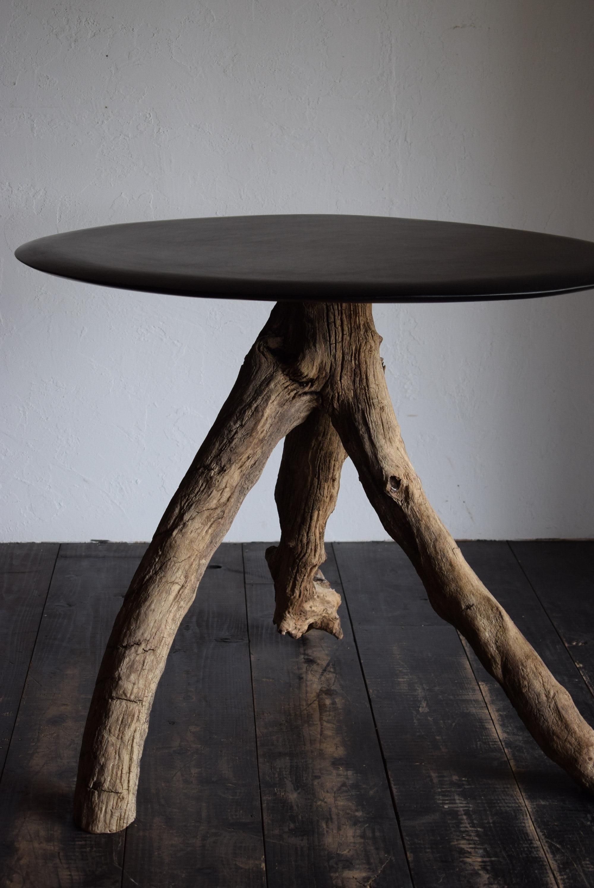 XXI secolo e contemporaneo Tavolo giapponese in legno / tavolo wabi-sabi / tavolo primitivo / tavolo da esposizione in legno in vendita