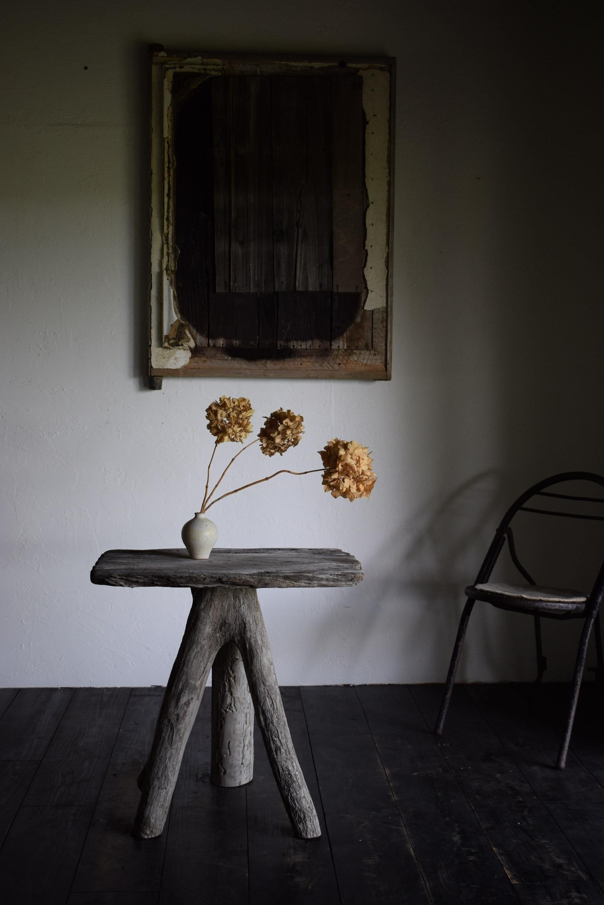 
This table has a wabi-sabi feel and is made from driftwood.

The base of the table is made from the same wood and has three legs, making it very strong and sturdy. The surface has aged to give it a tasteful wabi-sabi feel.
The tabletop is also made
