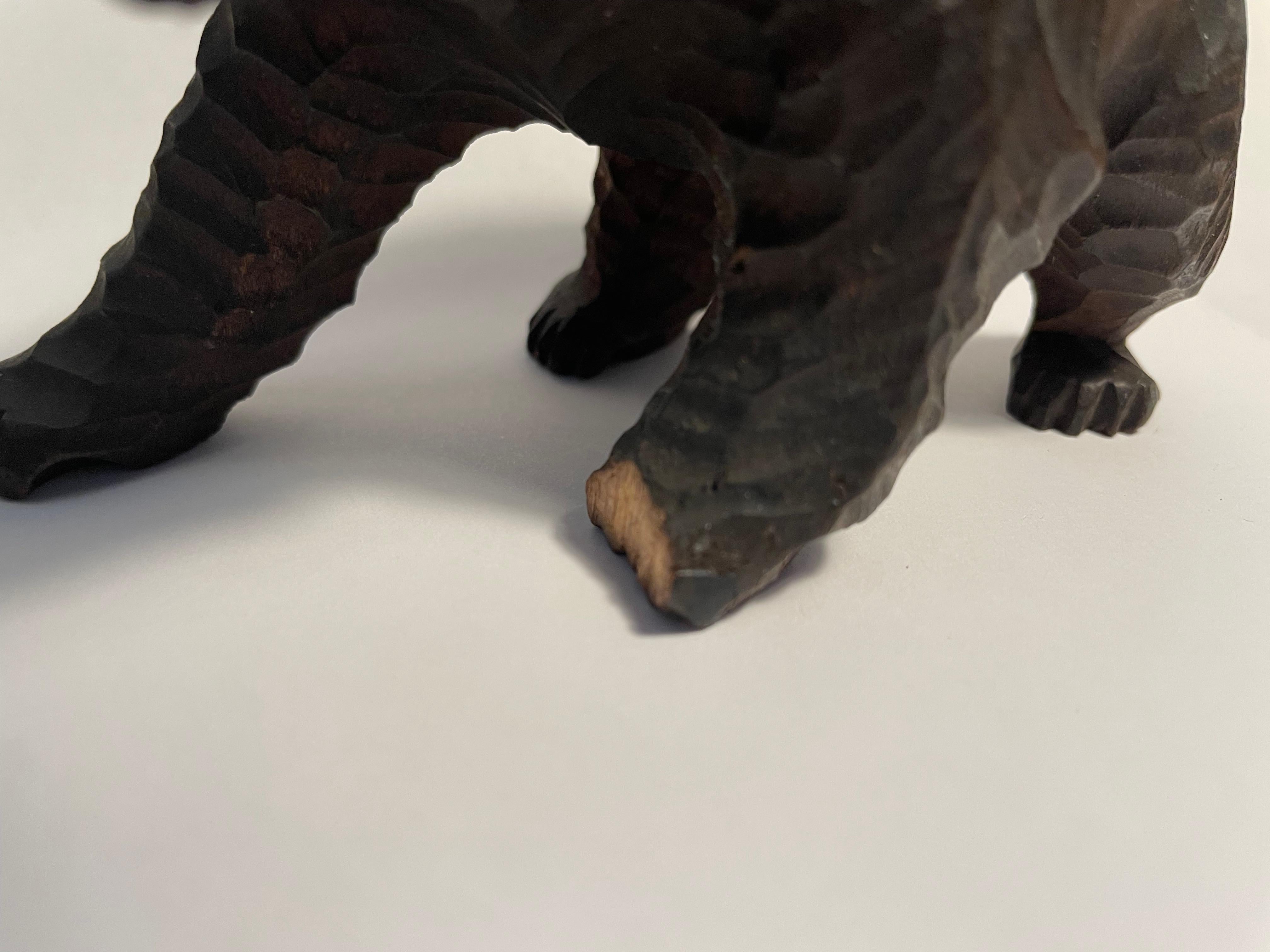 Intagliato a mano Orso giapponese in legno anni '90 in vendita