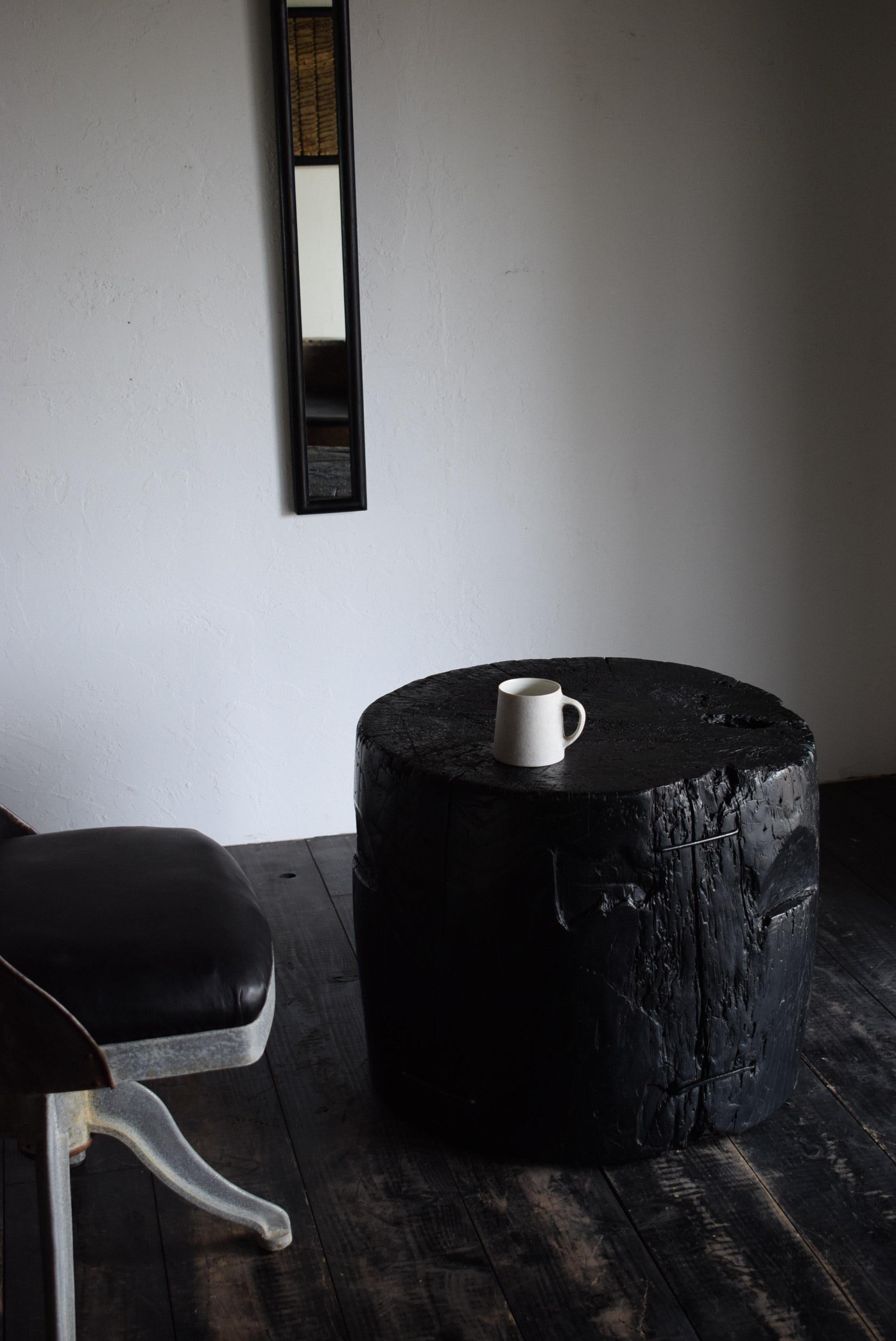 Japanischer Holzblocktisch /Wabi-Sabi Couchtisch/1900er〜 (Primitiv) im Angebot