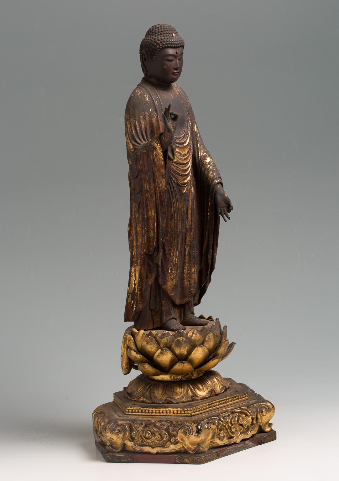 Japanische buddhistische japanische Holzskulptur der Amida Nyorai aus Holz, 16. Jahrhundert im Angebot 10