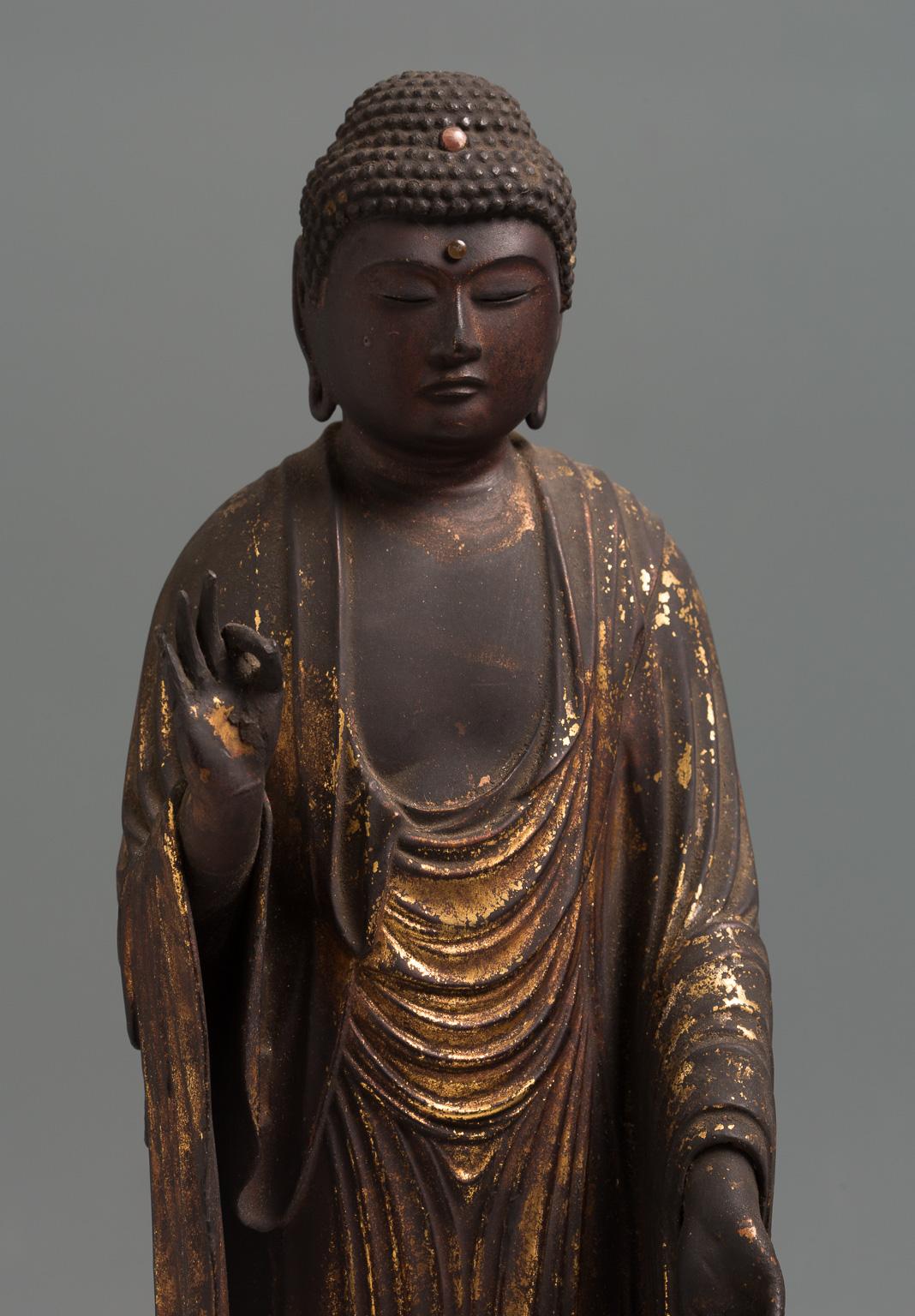 Japanische buddhistische japanische Holzskulptur der Amida Nyorai aus Holz, 16. Jahrhundert im Angebot 11