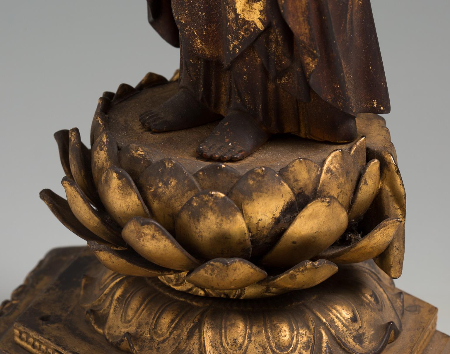 Gilt Japanese Wooden Buddhist Sculpture of Amida Nyorai, 16th Century For Sale