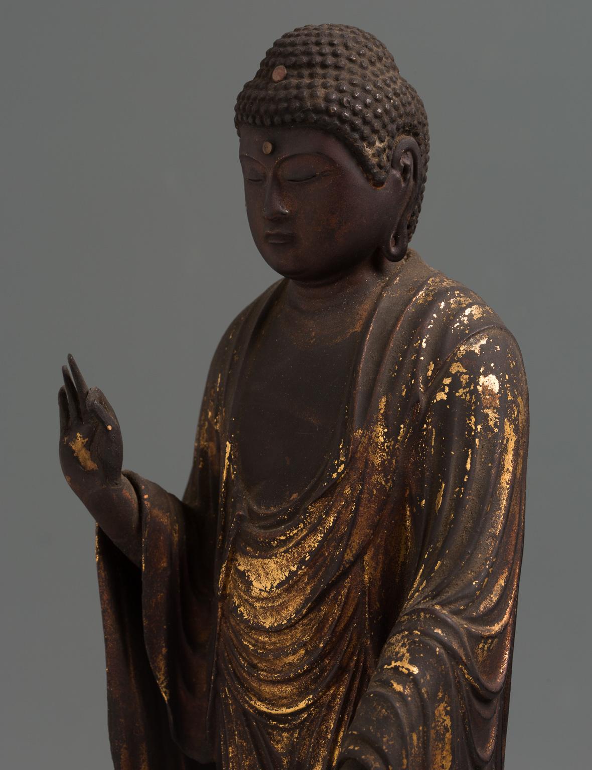 Japanische buddhistische japanische Holzskulptur der Amida Nyorai aus Holz, 16. Jahrhundert im Angebot 3