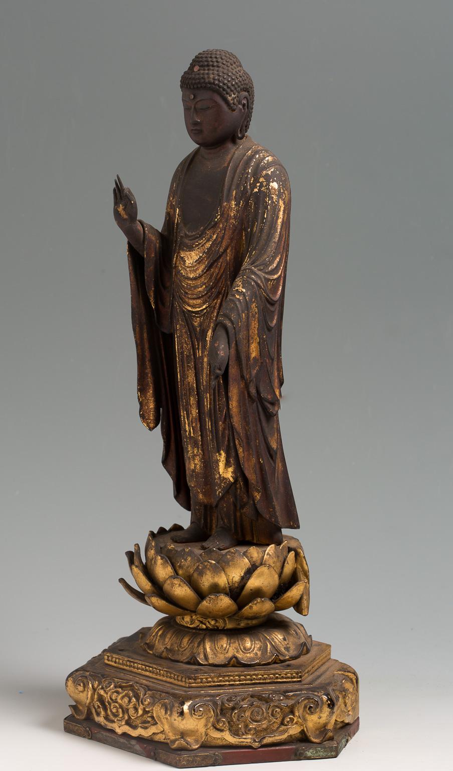 Japanische buddhistische japanische Holzskulptur der Amida Nyorai aus Holz, 16. Jahrhundert im Angebot 4