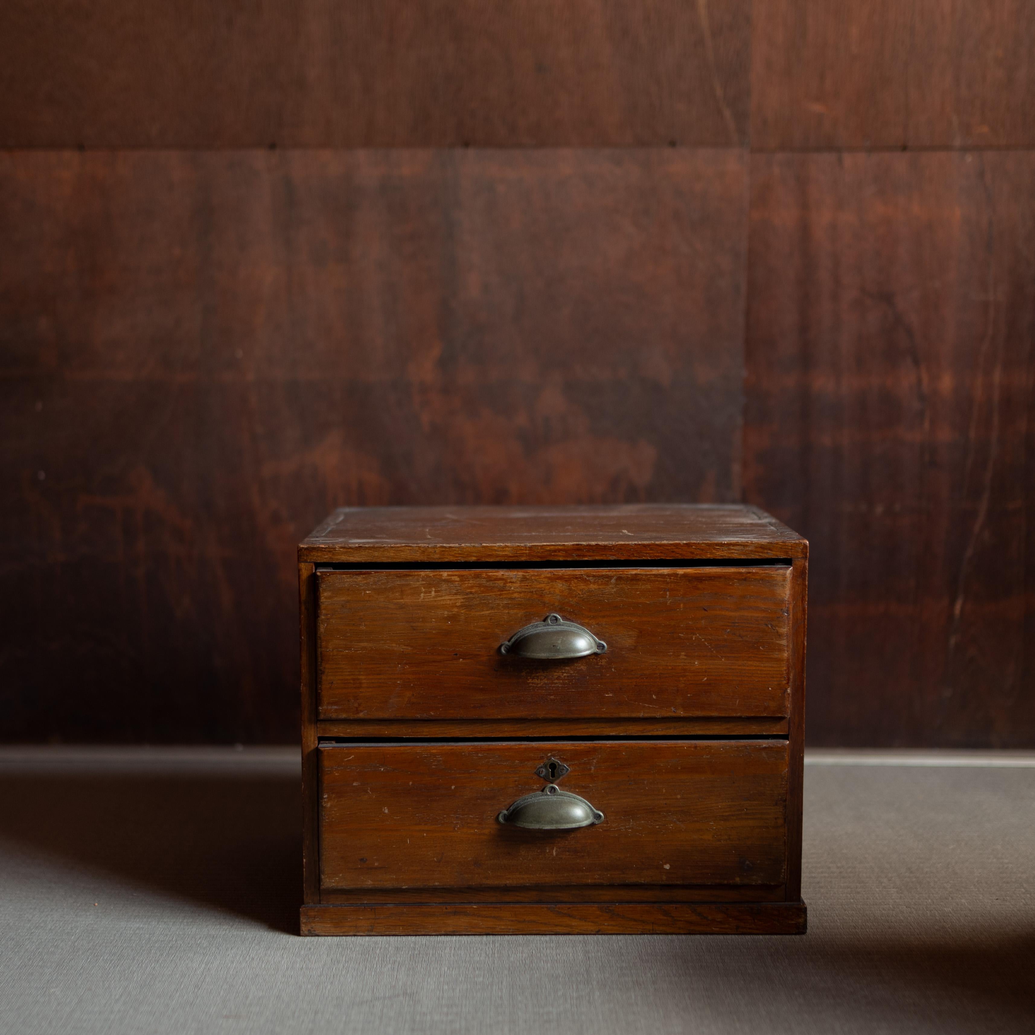 Japanese Wooden Chest of Drawers, Wabi-Sabi, Japan, 19th Century In Good Condition For Sale In Edogawa-ku Tokyo, JP
