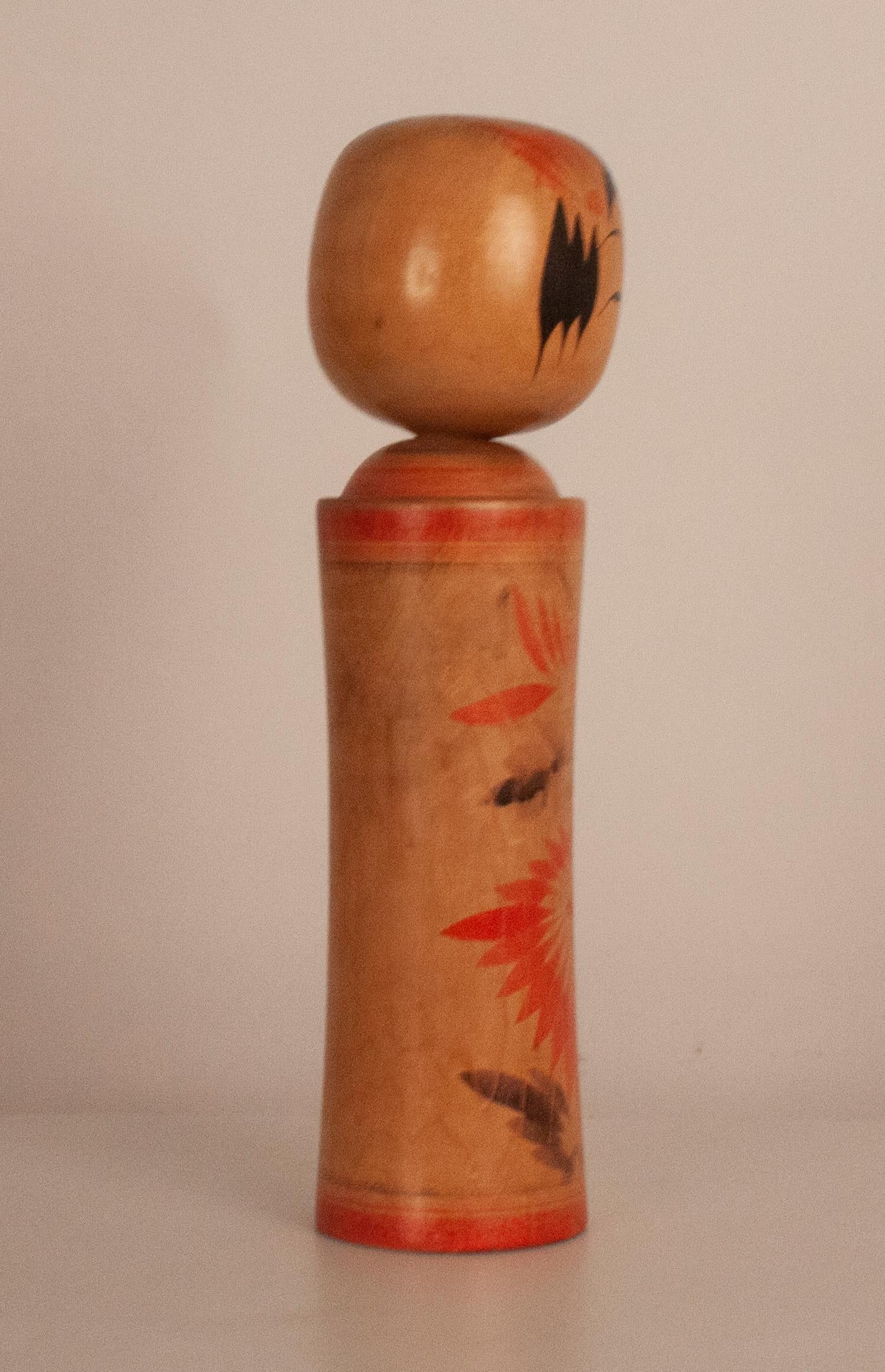 Japanese Wooden Kokeshi doll.  Signed 1960's In Good Condition For Sale In Barcelona, Cataluna