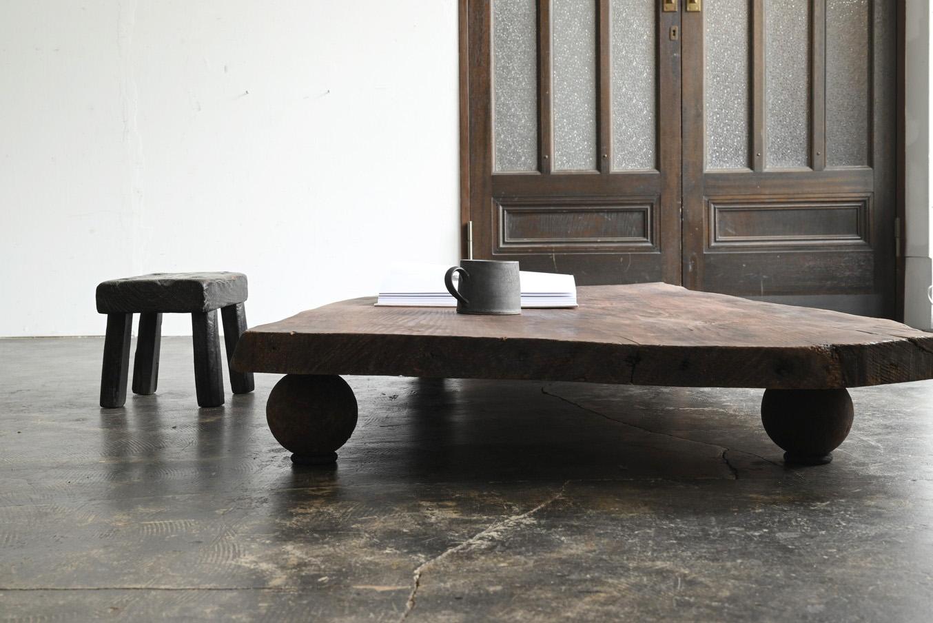 Japanischer niedriger Holztisch/20. Jahrhundert/Ausstellungstisch aus Holz (Showa)