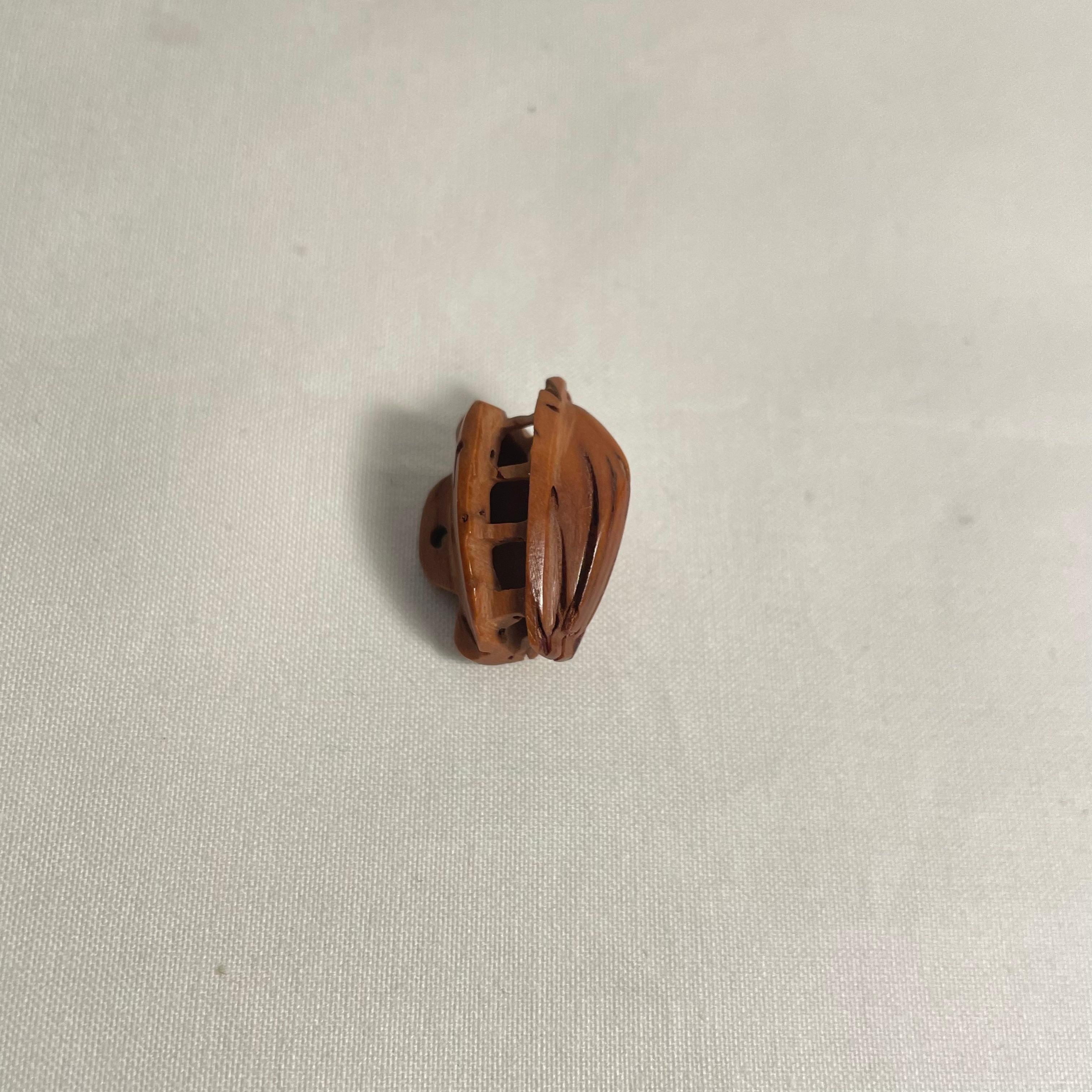Intagliato a mano Netsuke giapponese in legno del 1950, epoca Showa, 