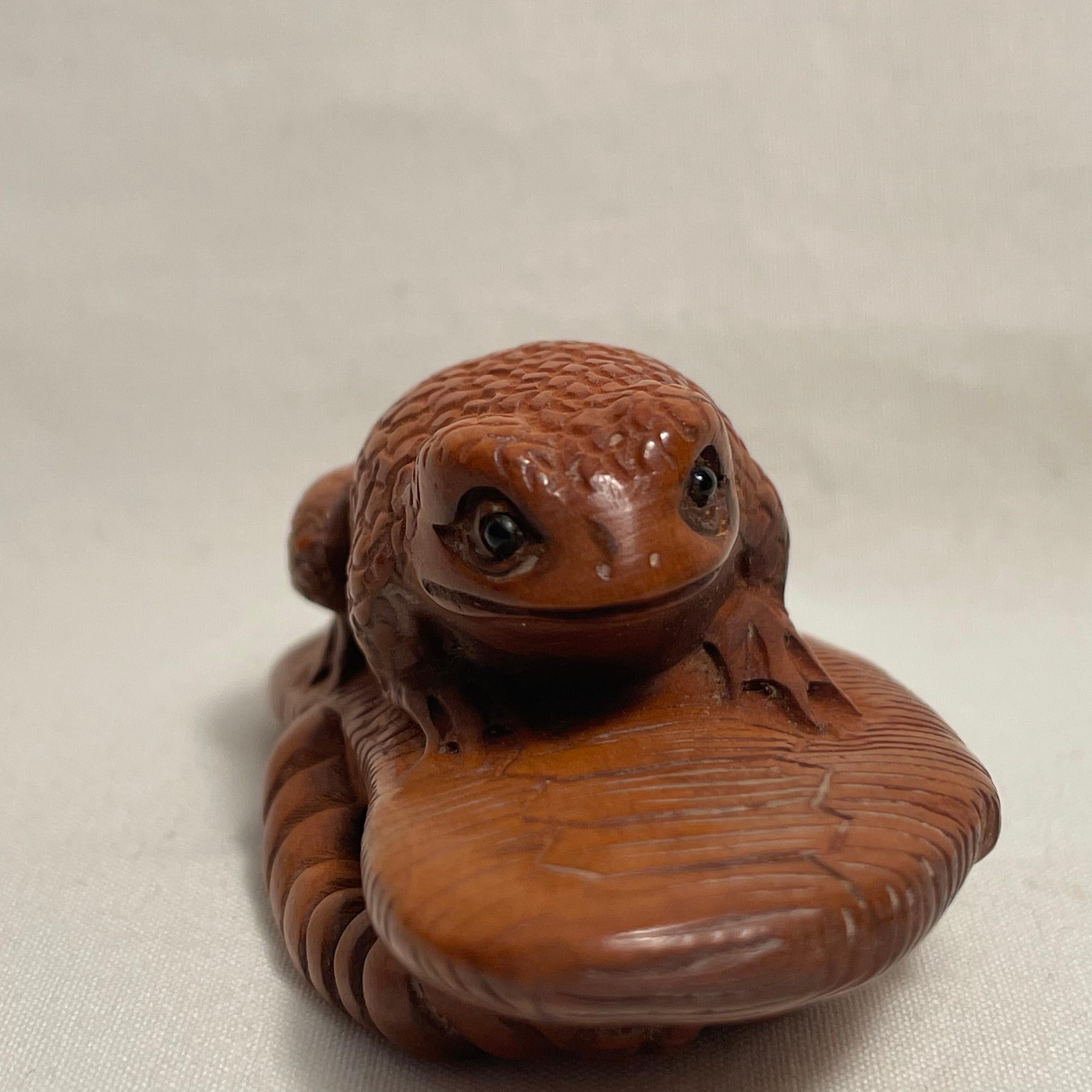 Japanese Wooden Netsuke 'Frog on the Zori sandal' 1950s Showa era 'Shoichi' 4