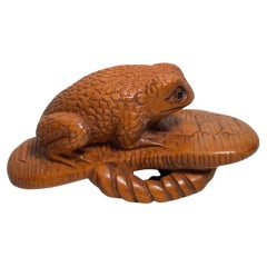 Netsuke japonés de madera 'Rana en la sandalia Zori' años 50 era Showa 'Shoichi