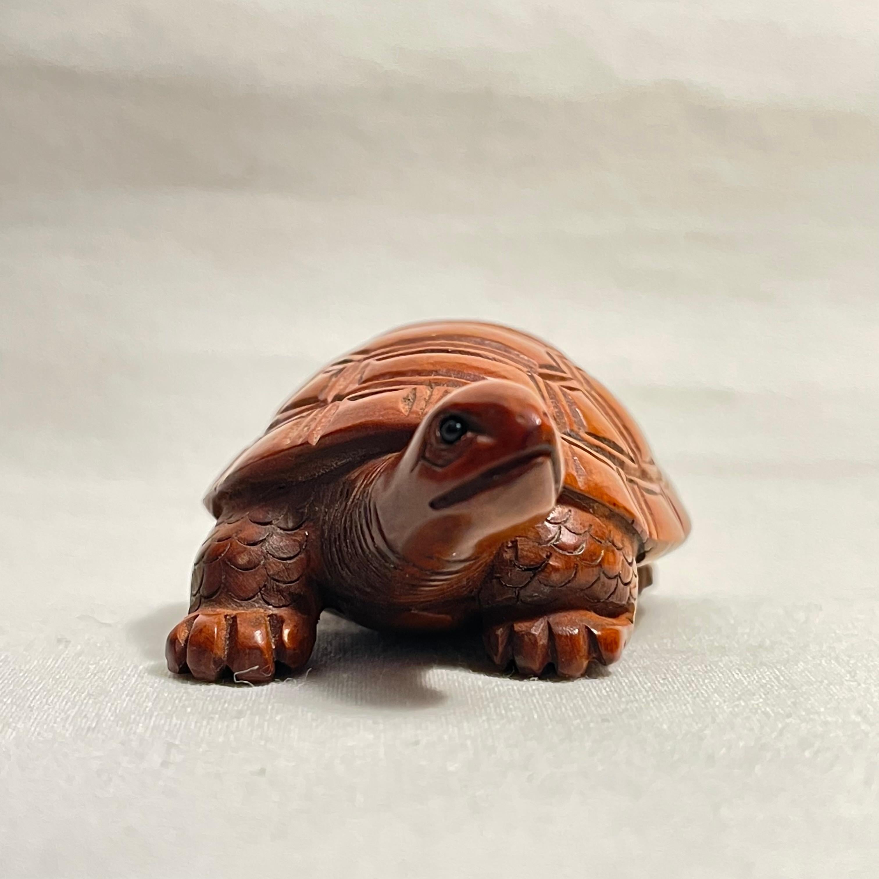 Intagliato a mano Netsuke giapponese in legno 