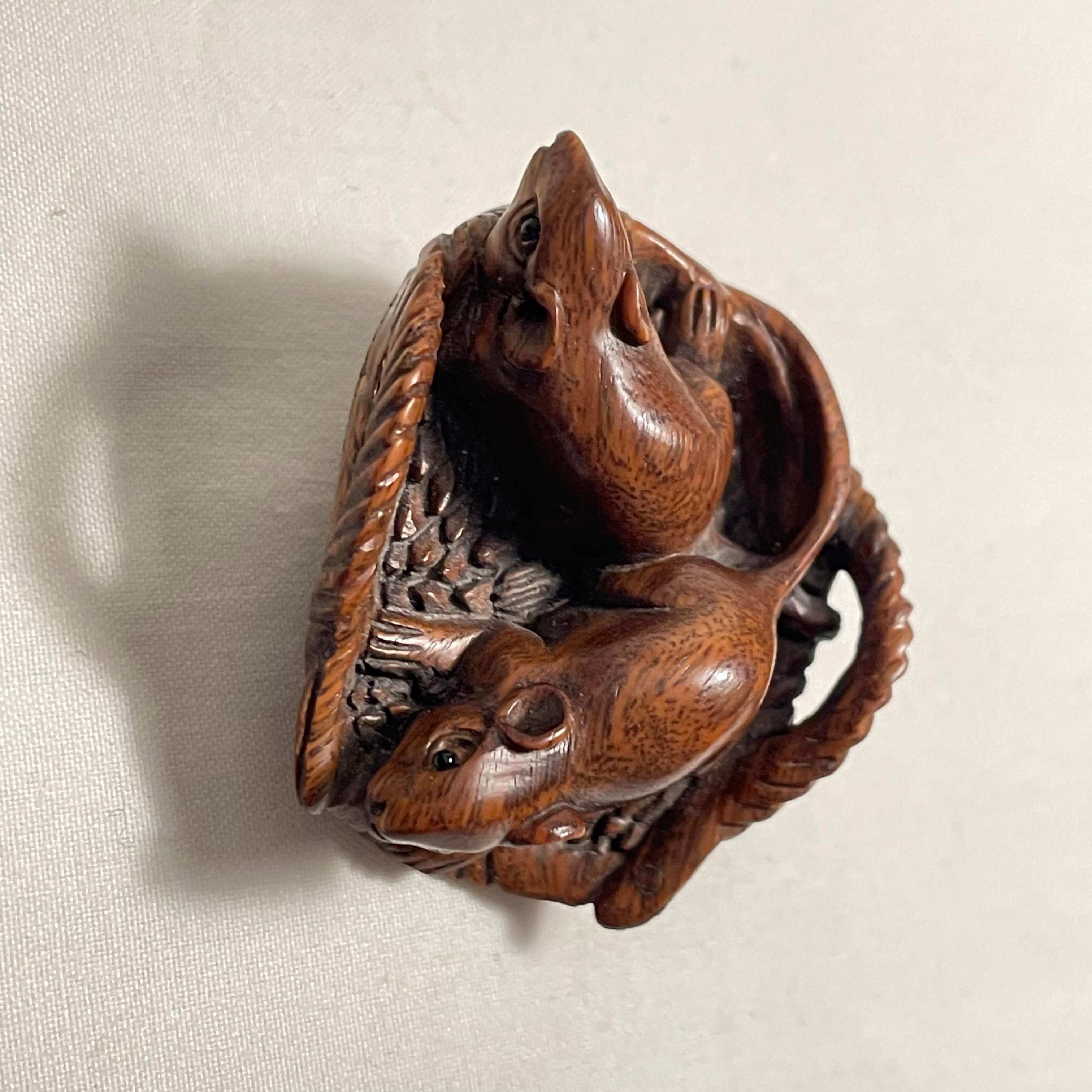 Japanese Wooden Netsuke 'Two mouses' 1950s 'Hiro' 4