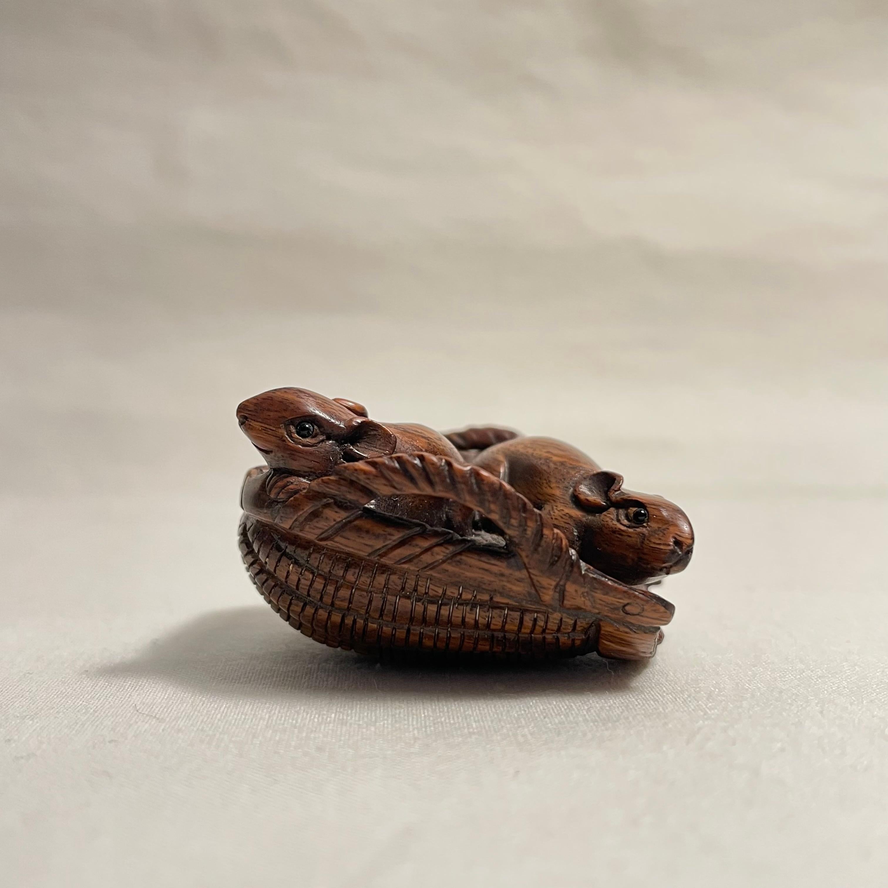 Japanese Wooden Netsuke 'Two mouses' 1950s 'Hiro' In Fair Condition In Paris, FR