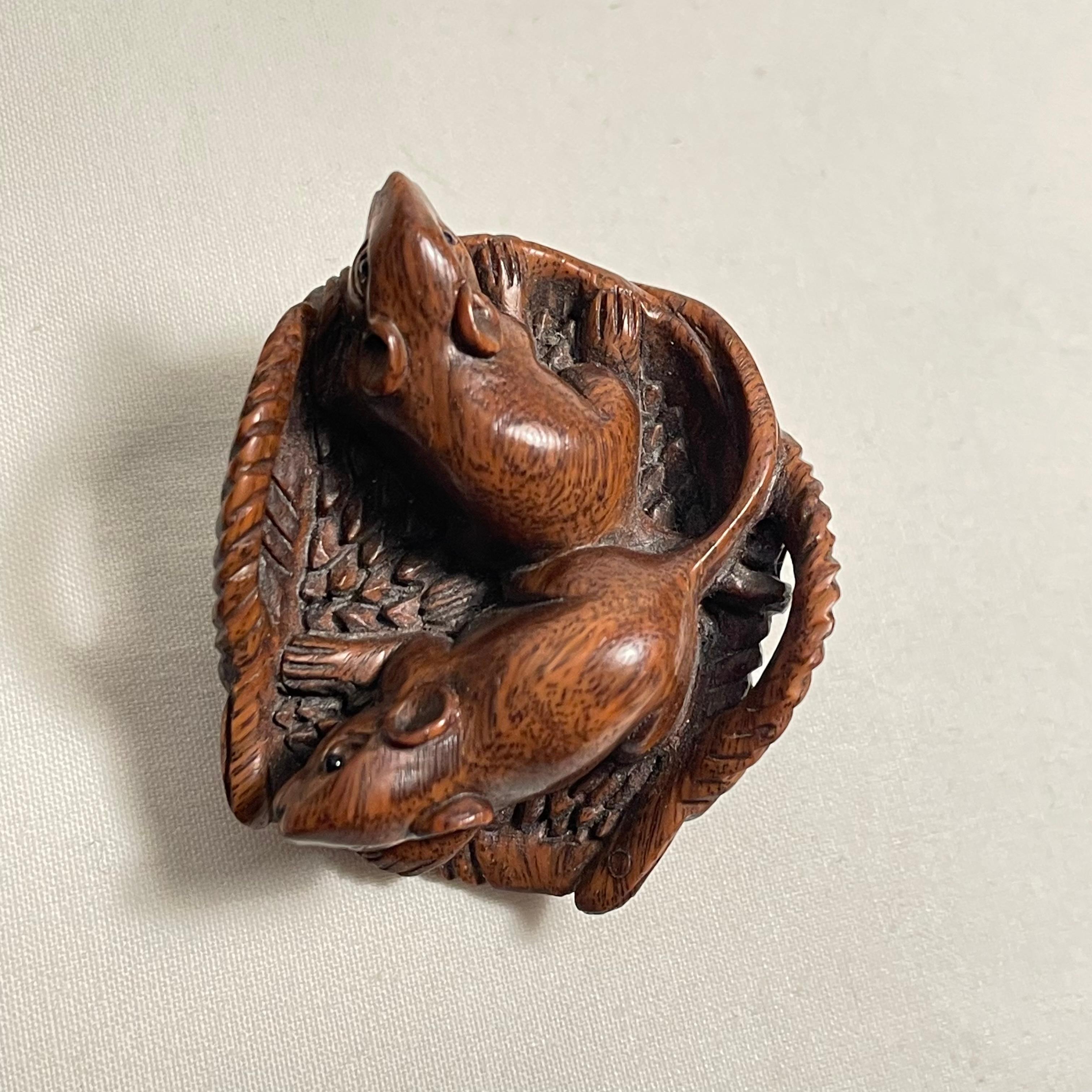 Japanese Wooden Netsuke 'Two mouses' 1950s 'Hiro' 3
