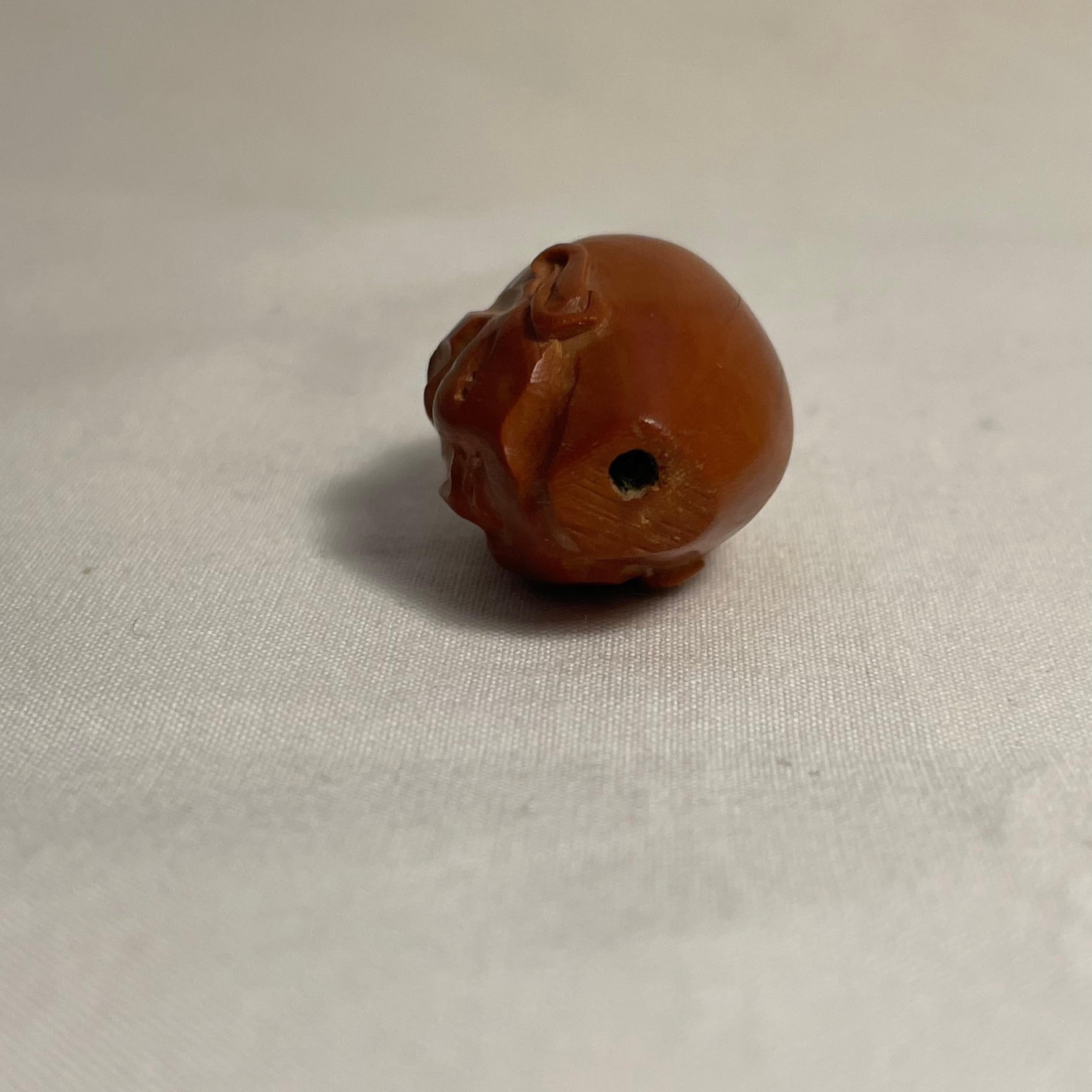 Piccolo netsuke giapponese in legno 'A Head' degli anni '40, epoca Showa In condizioni discrete in vendita a Paris, FR