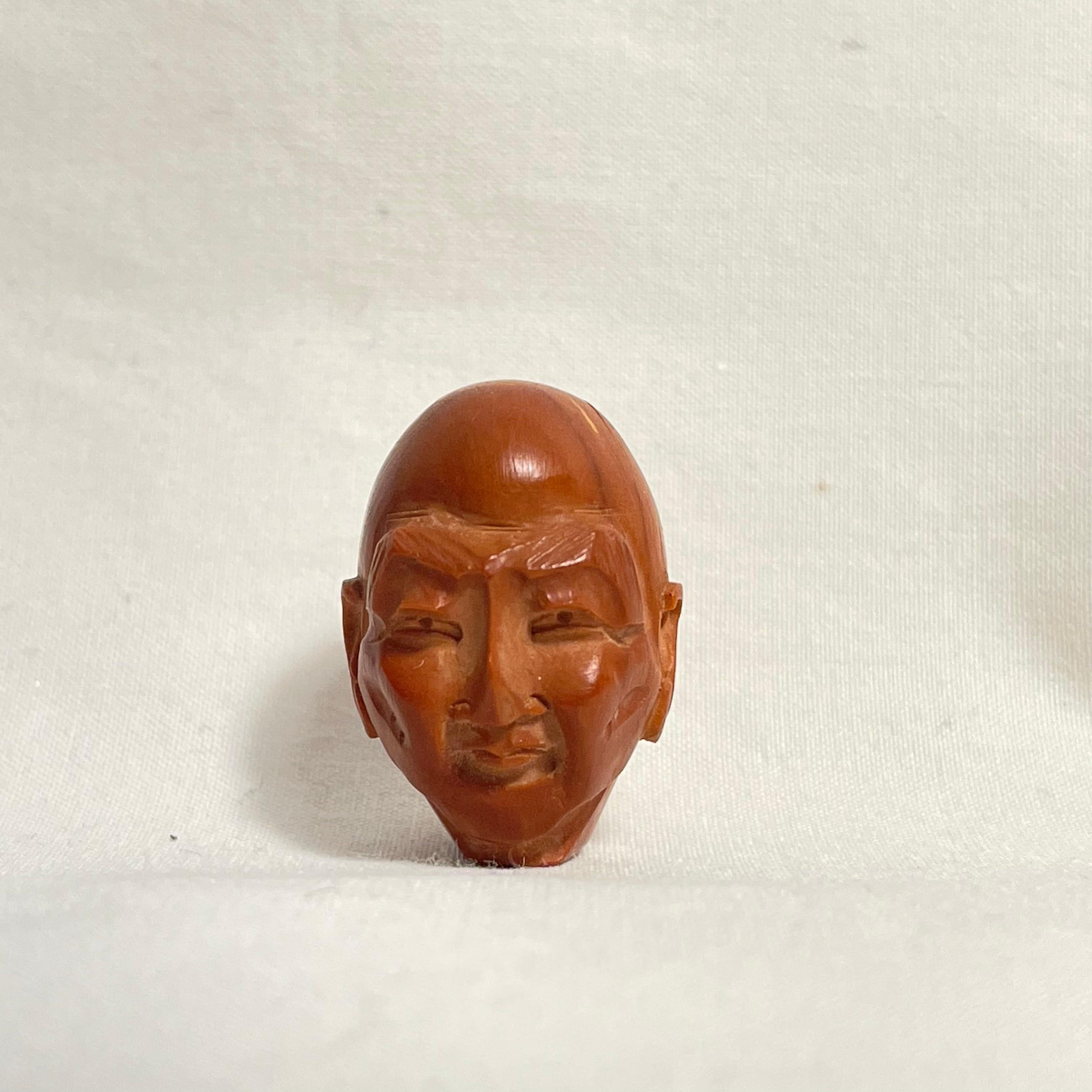 Legno Piccolo netsuke giapponese in legno 'A Head' degli anni '40, epoca Showa in vendita