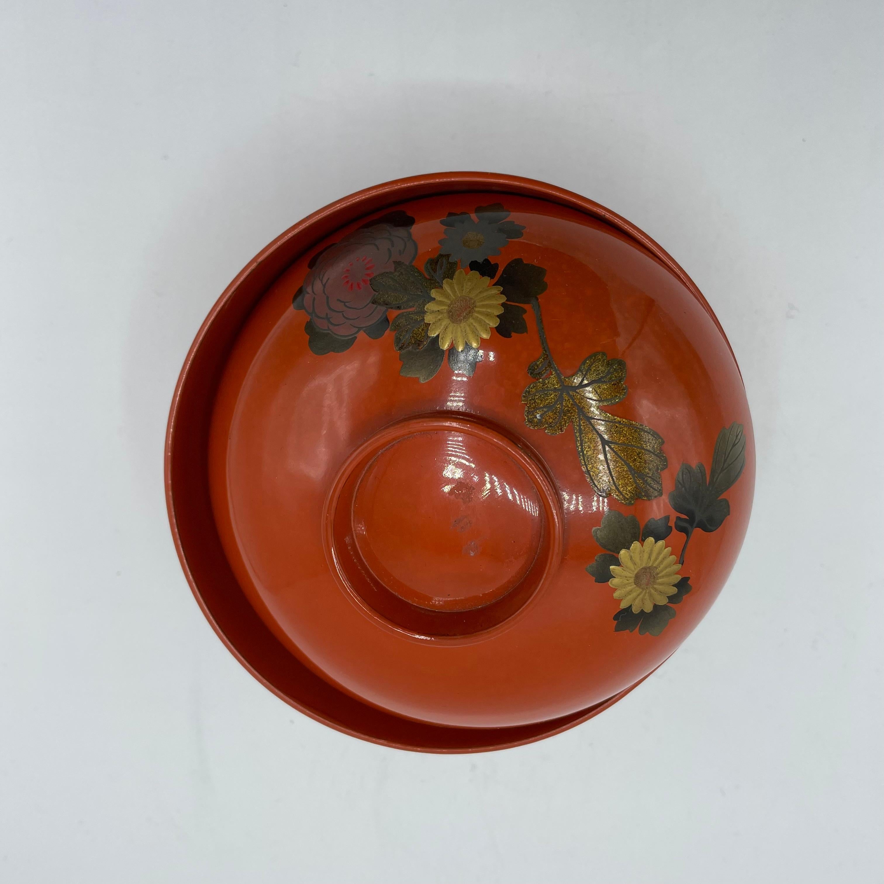 Japanese Wooden Soup-Bowl with Red Lacquer Flowers 1970s In Good Condition For Sale In Paris, FR