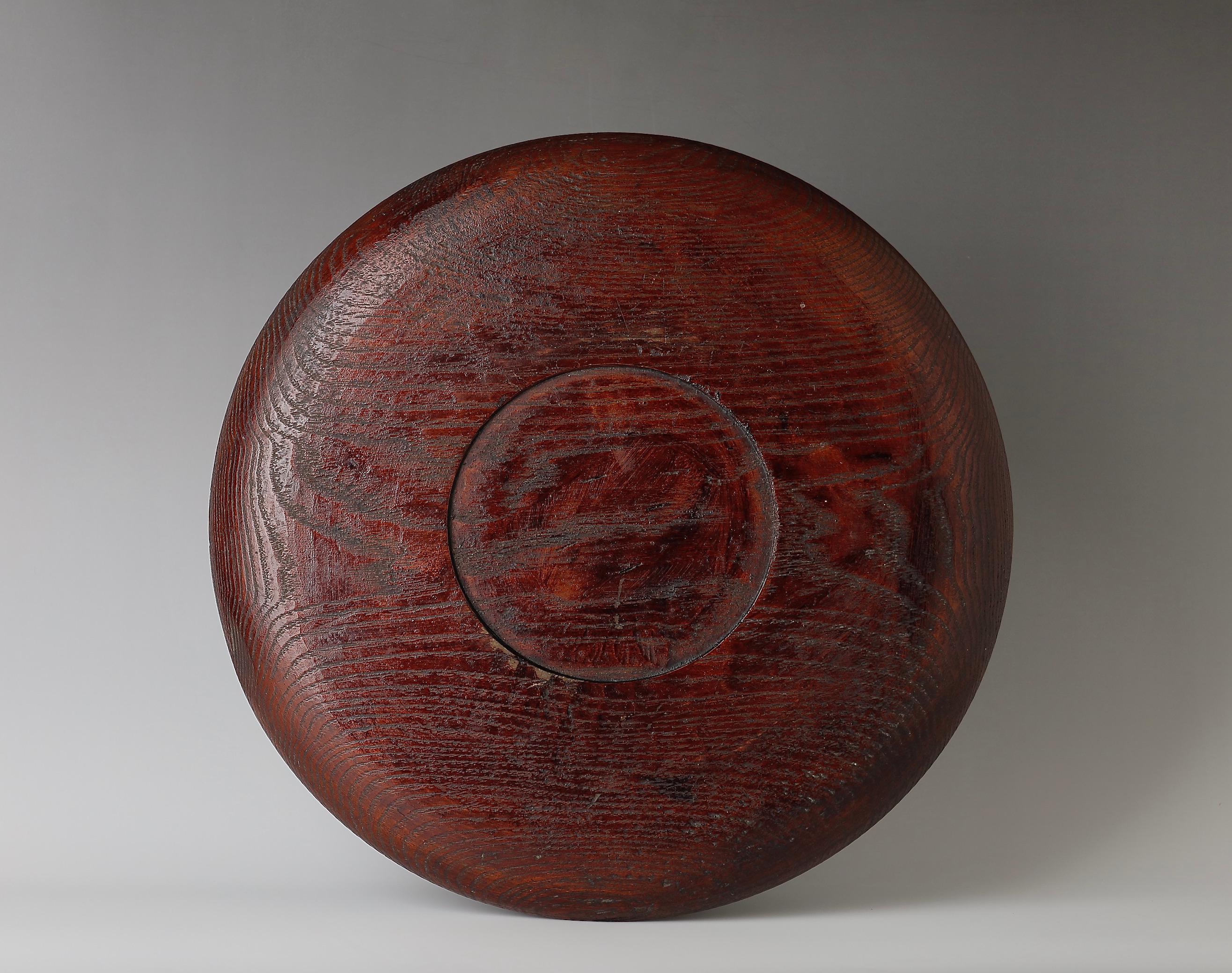 Plateau japonais avec magnifique motif de lotus sculpté Bon état - En vente à Fukuoka, JP