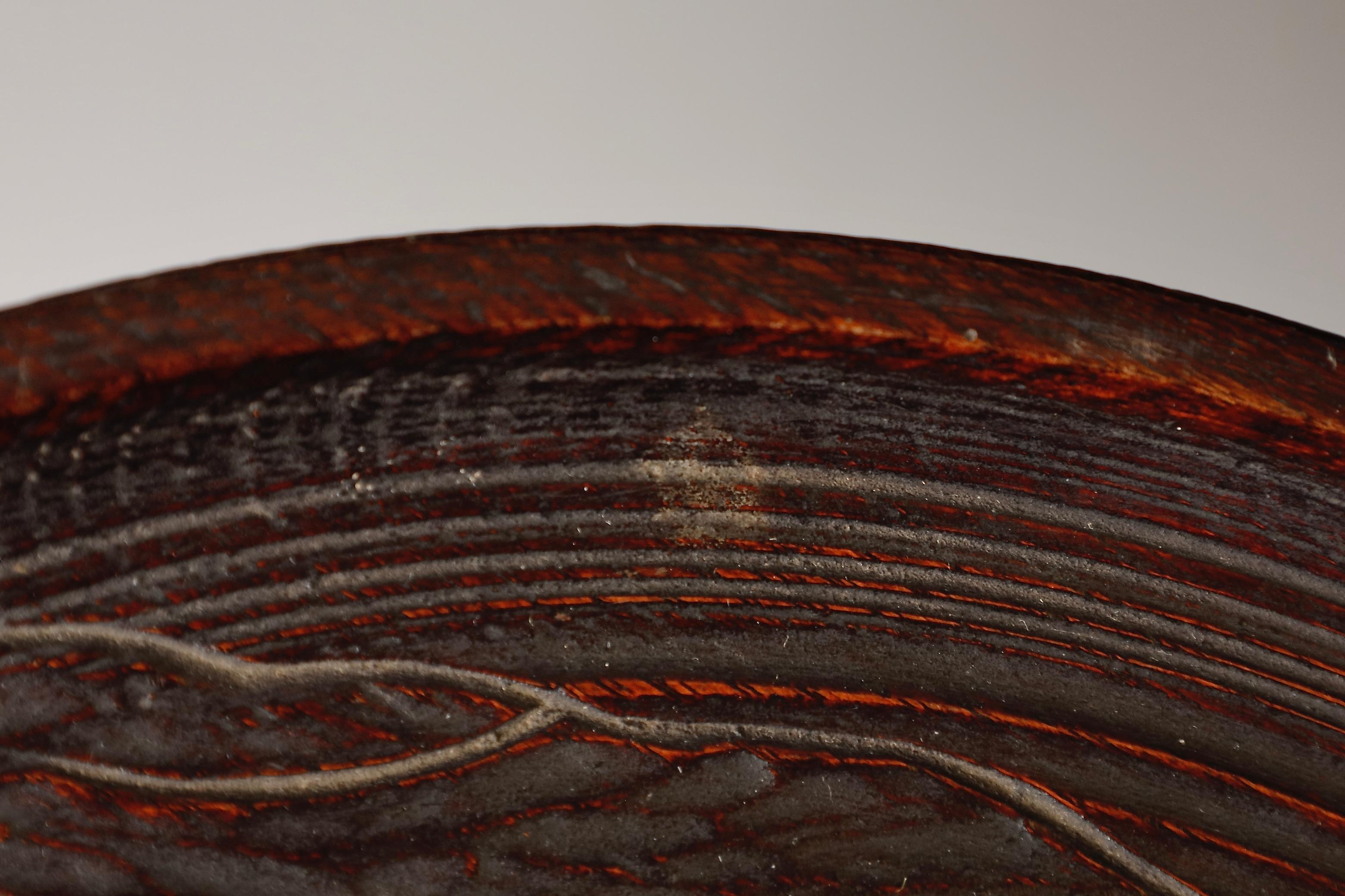Plateau japonais avec magnifique motif de lotus sculpté en vente 2