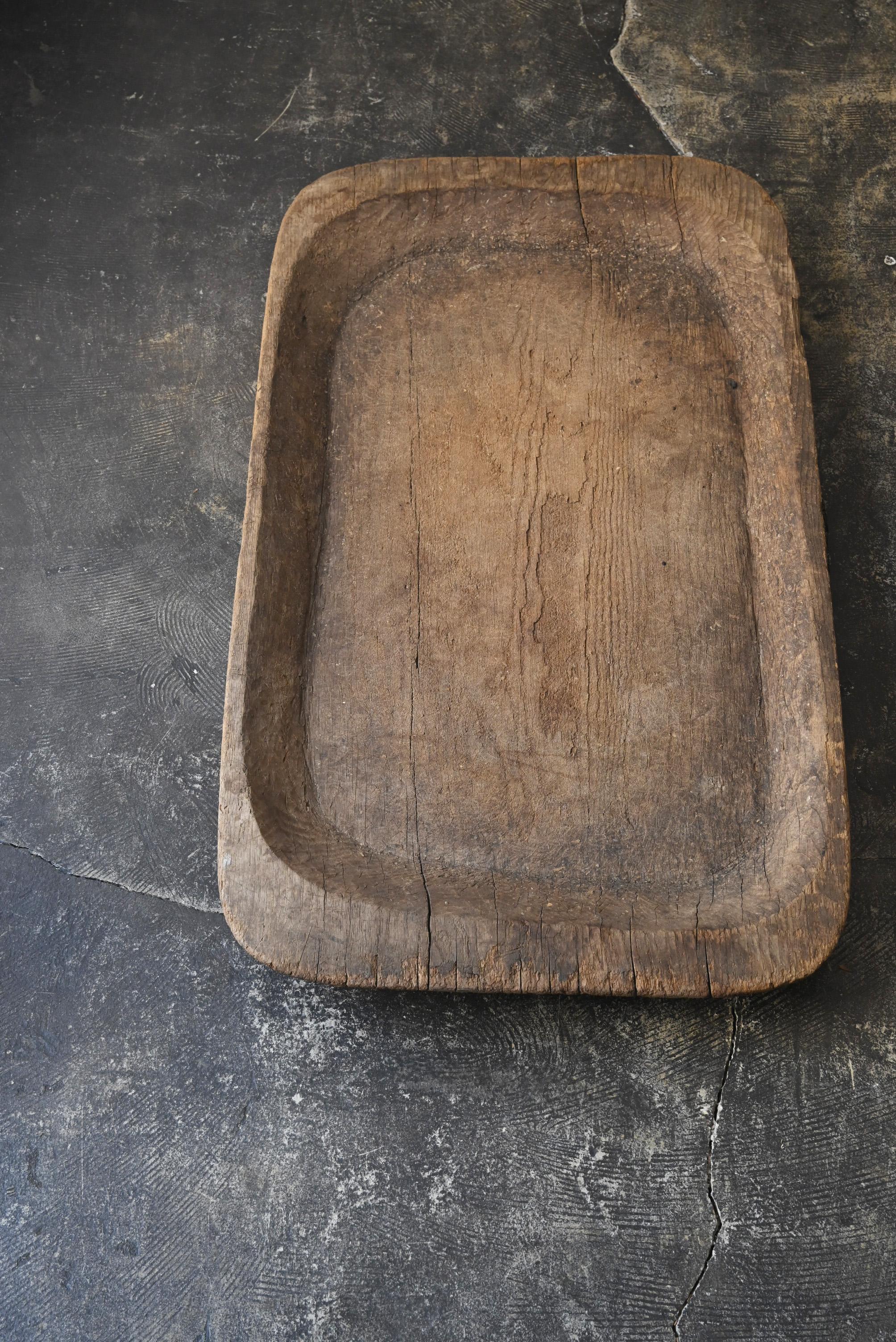 Il s'agit d'une ancienne planche de travail en bois appelée 