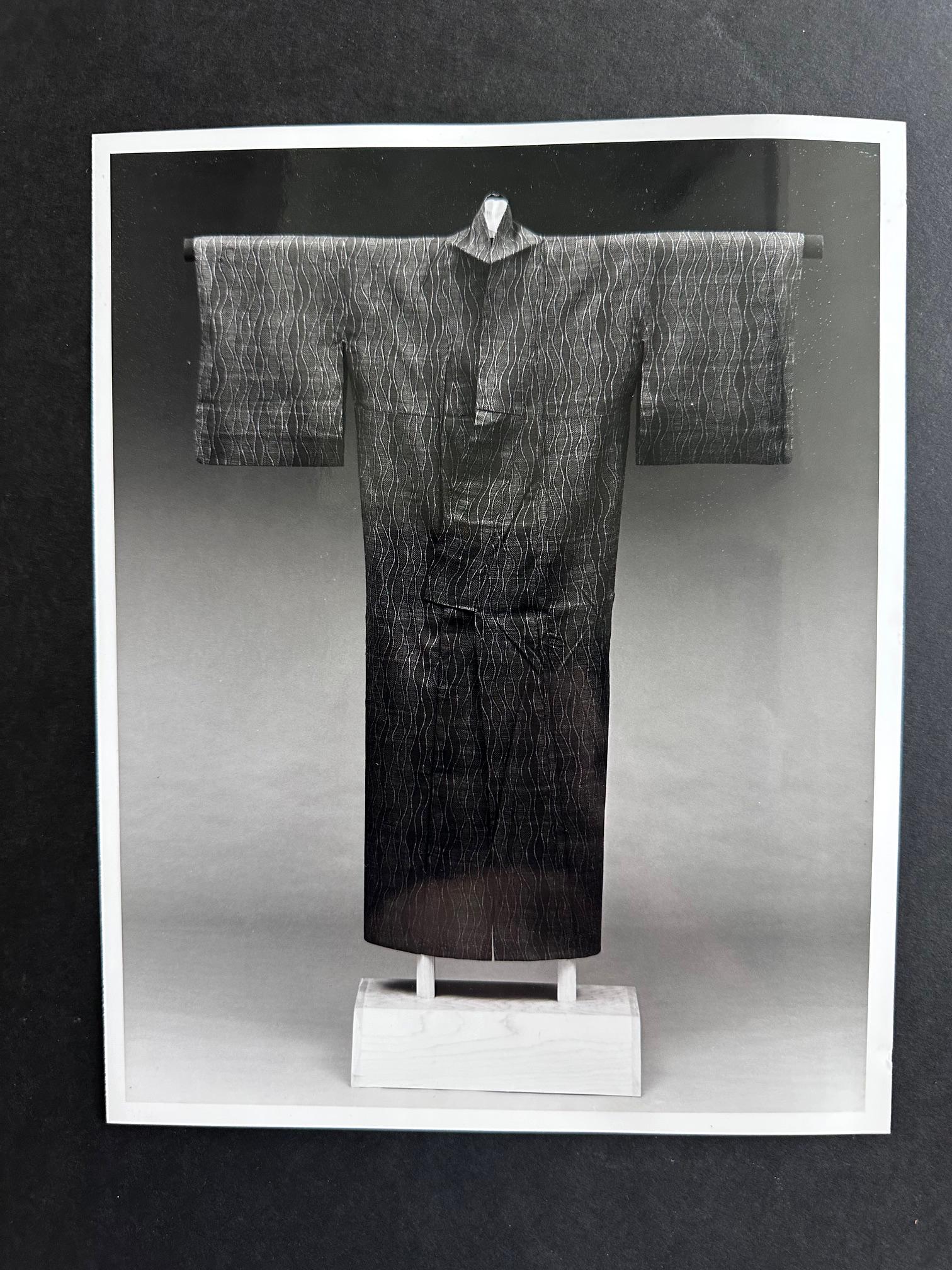 Japanese Woven Asa Double Ikat Summer Usumono Kimono Provenance (20. Jahrhundert) im Angebot