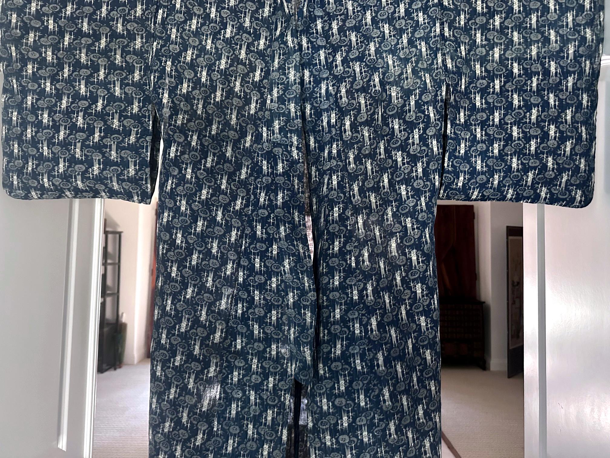 Japanisches gewebtes Ikat und schabloniertes Sommer Usumono Kimono aus der Meiji-Periode (20. Jahrhundert) im Angebot