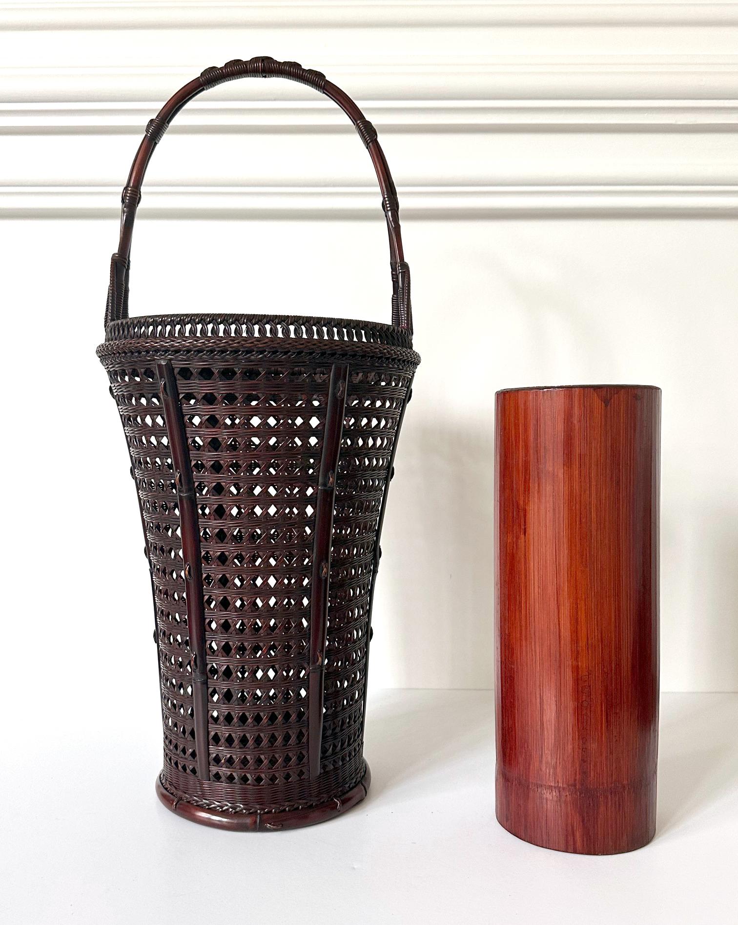 Japanese Woven Ikebana Bamboo Basket Maeda Chikubosai I In Good Condition For Sale In Atlanta, GA