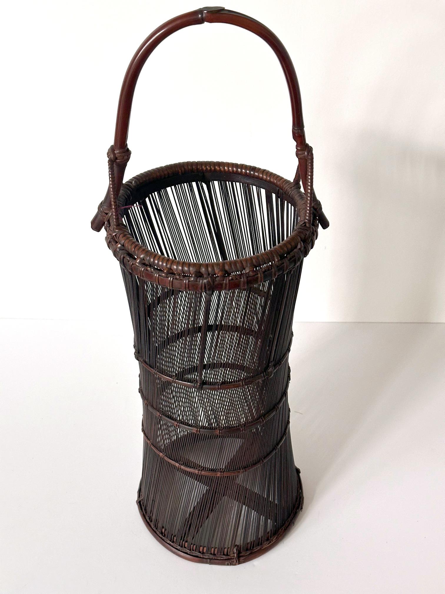 Ikebana japonesa tejida Cesta de bambú Ueda Shounsai Caja original en Bueno estado para la venta en Atlanta, GA