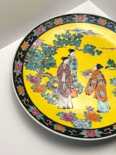 Japanischer Porzellanteller im Stil der Chinoiserie, gelb und schwarz, 1930er Jahre