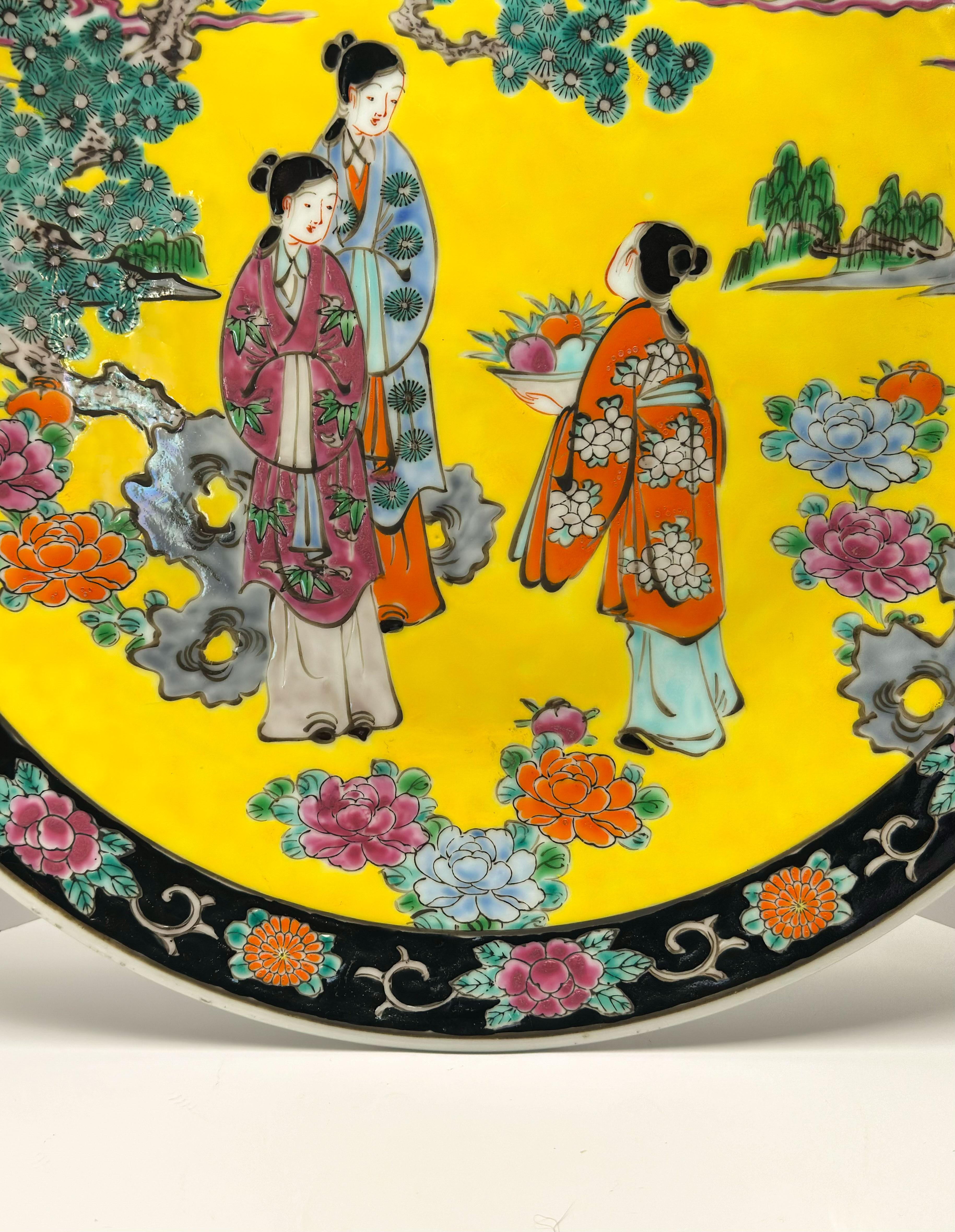 Japanese Yellow and Black Chinoiserie Style Porcelain Charger Plate 1930s In Good Condition For Sale In Glasgow, GB