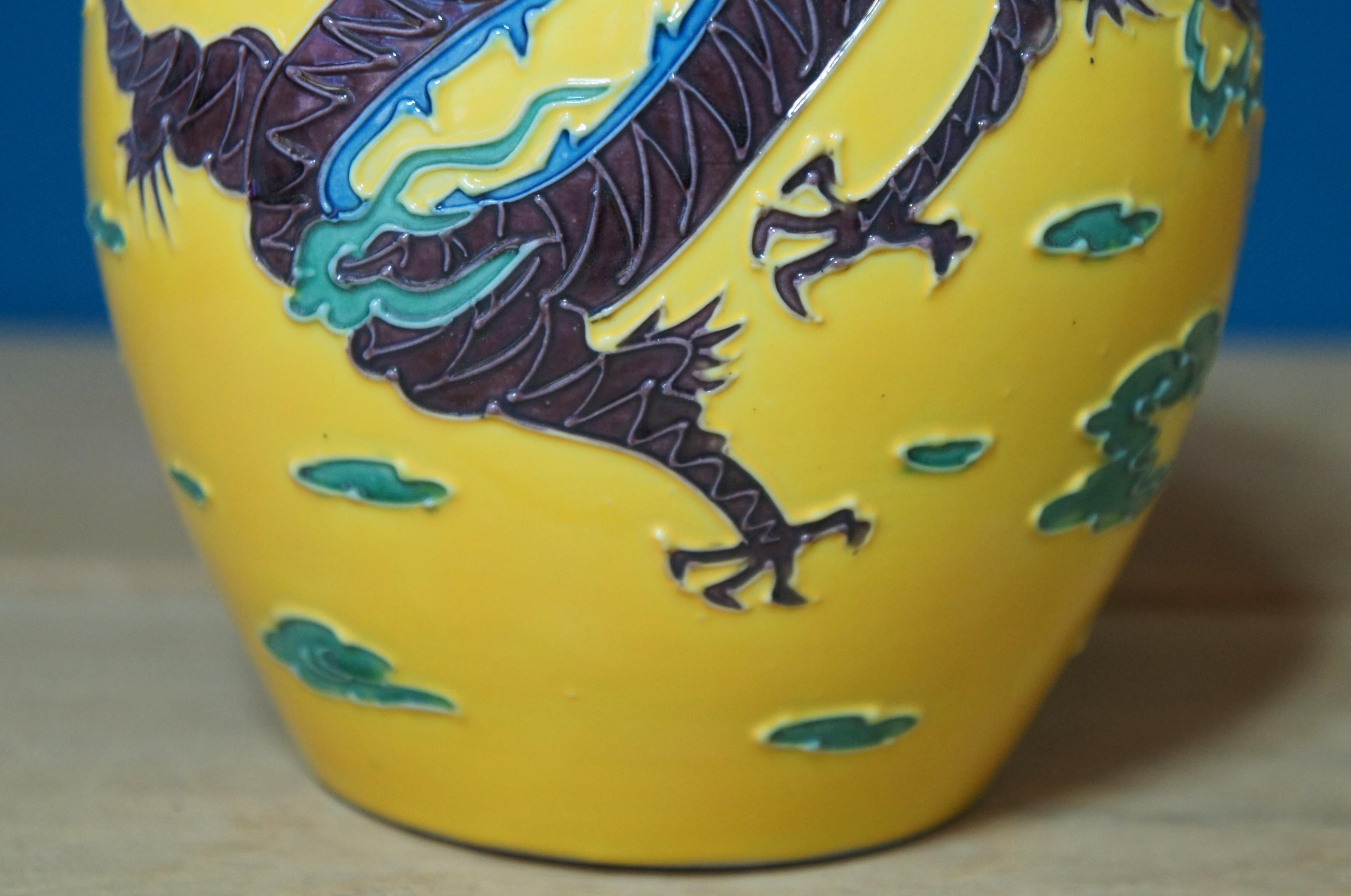 Japanese Yellow Porcelain Dragon Vase With Lid, 1960s For Sale 1