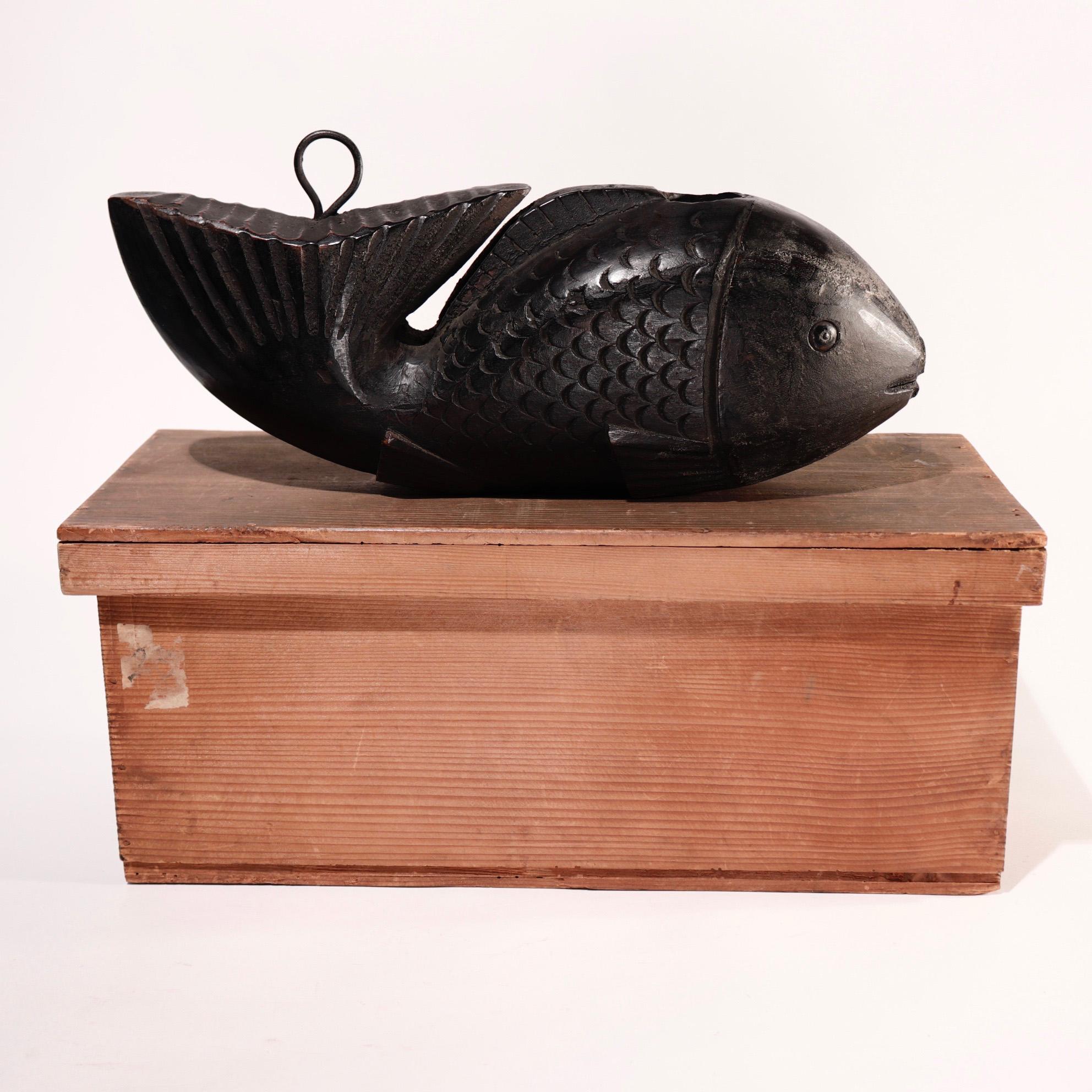 Japanese Yokogi, a Fish Shaped Fulcrum, Edo Period For Sale 1