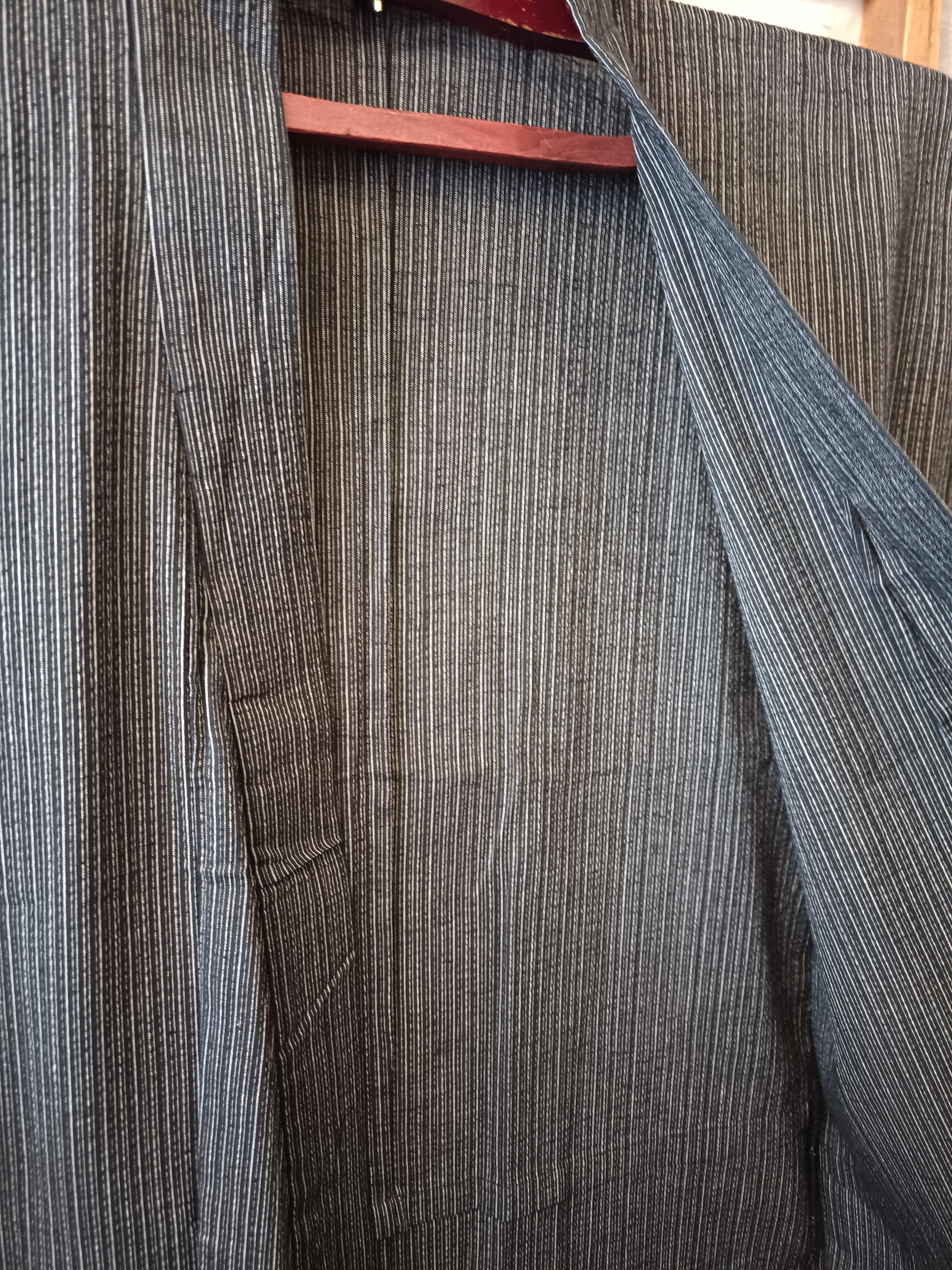 Yukata giapponese - nero con motivo a righe bianche In condizioni buone in vendita a Paris, FR