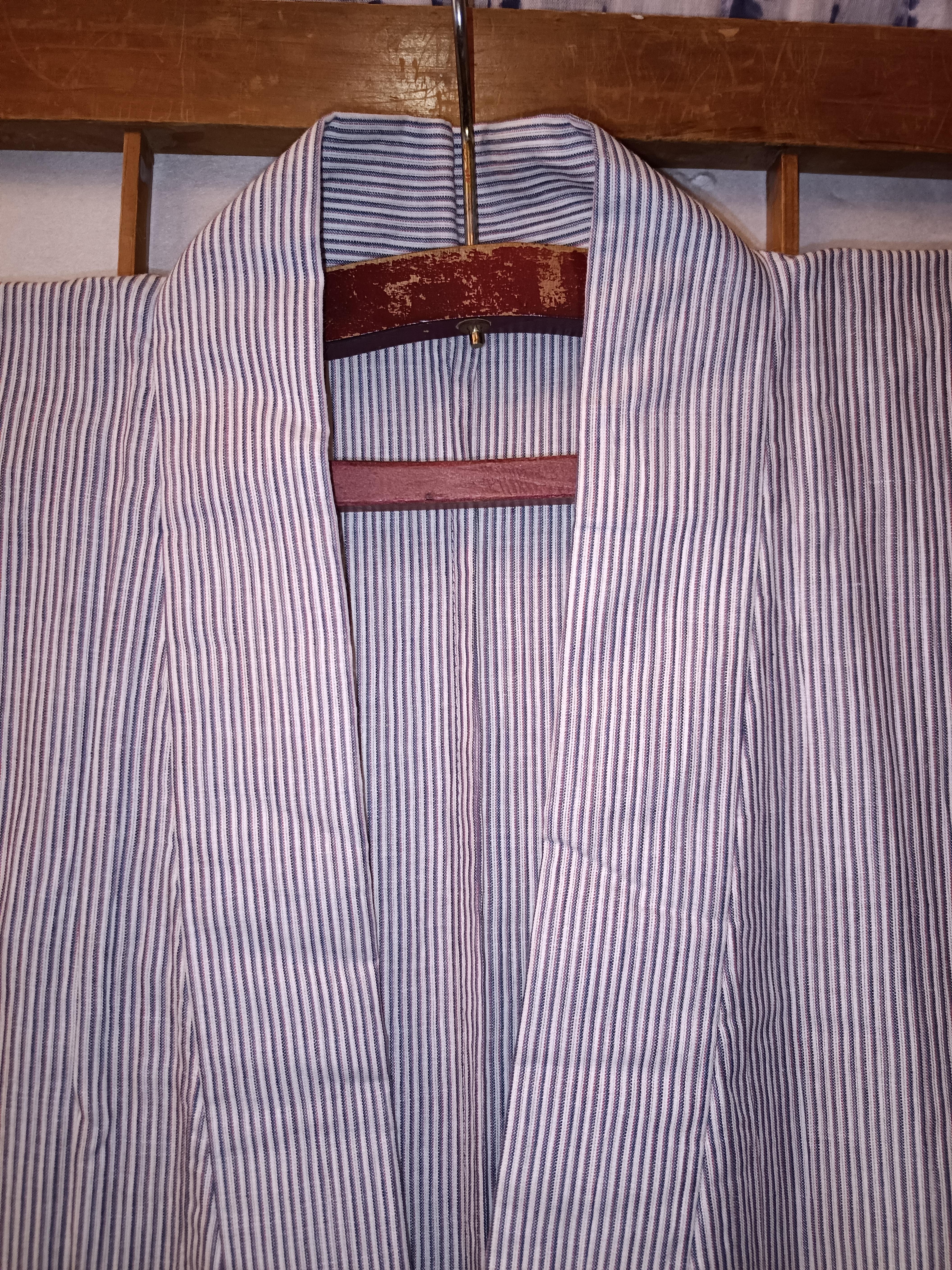 Giapponese Yukata giapponese - bianco e nero con motivo a righe in vendita