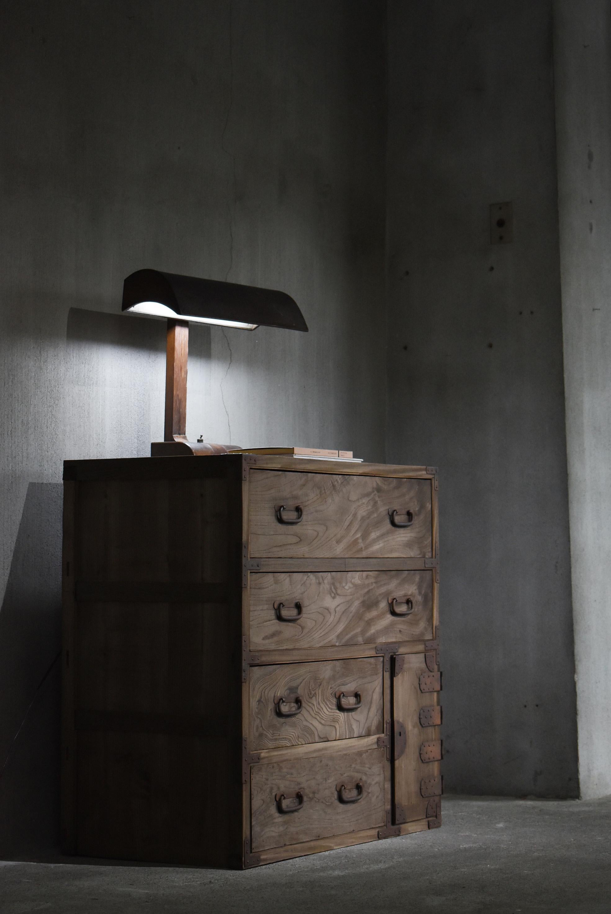 Japanische Zelkova-Holz-Schublade 1860-1900 / Sideboard Wabi Sabi im Angebot 11